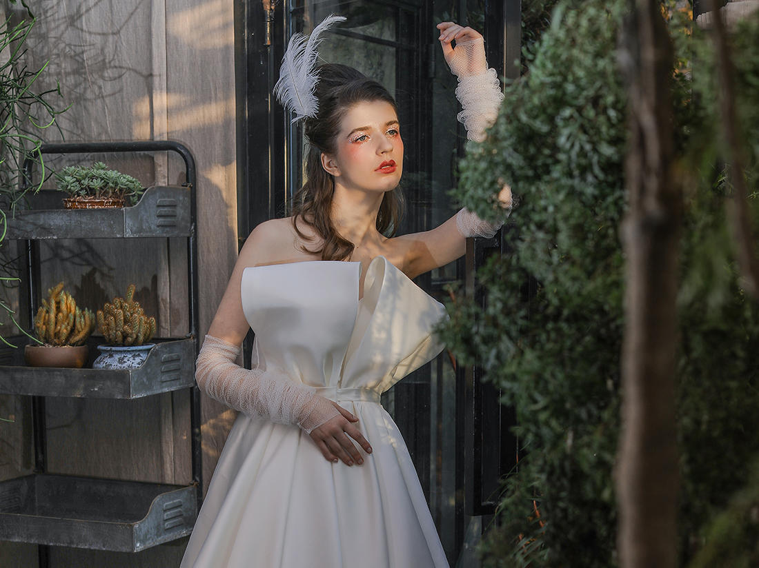 2019春夏新款婚纱缎面蝴蝶结款式