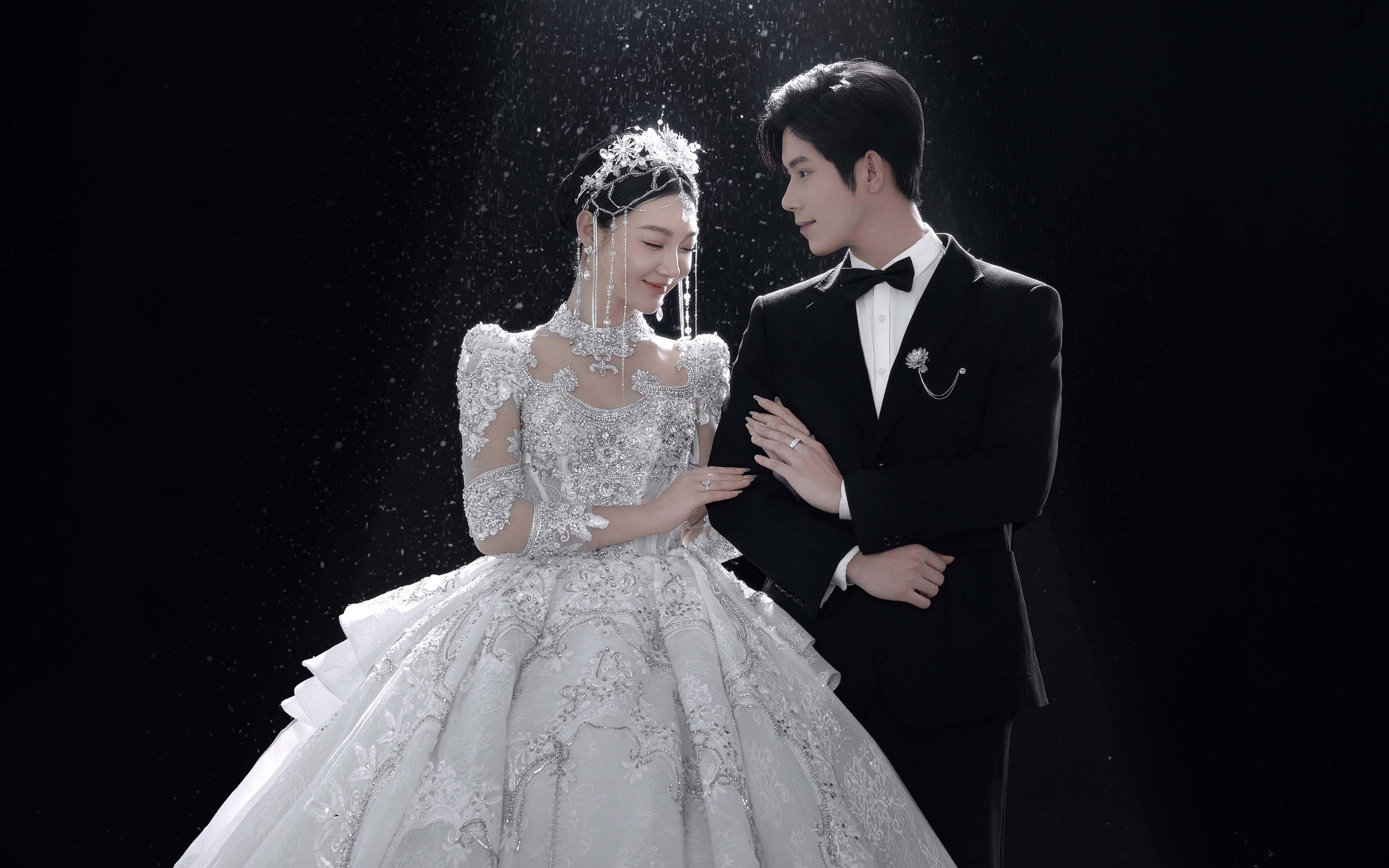 人生高光时刻 好喜欢这组星河光影婚纱照啊