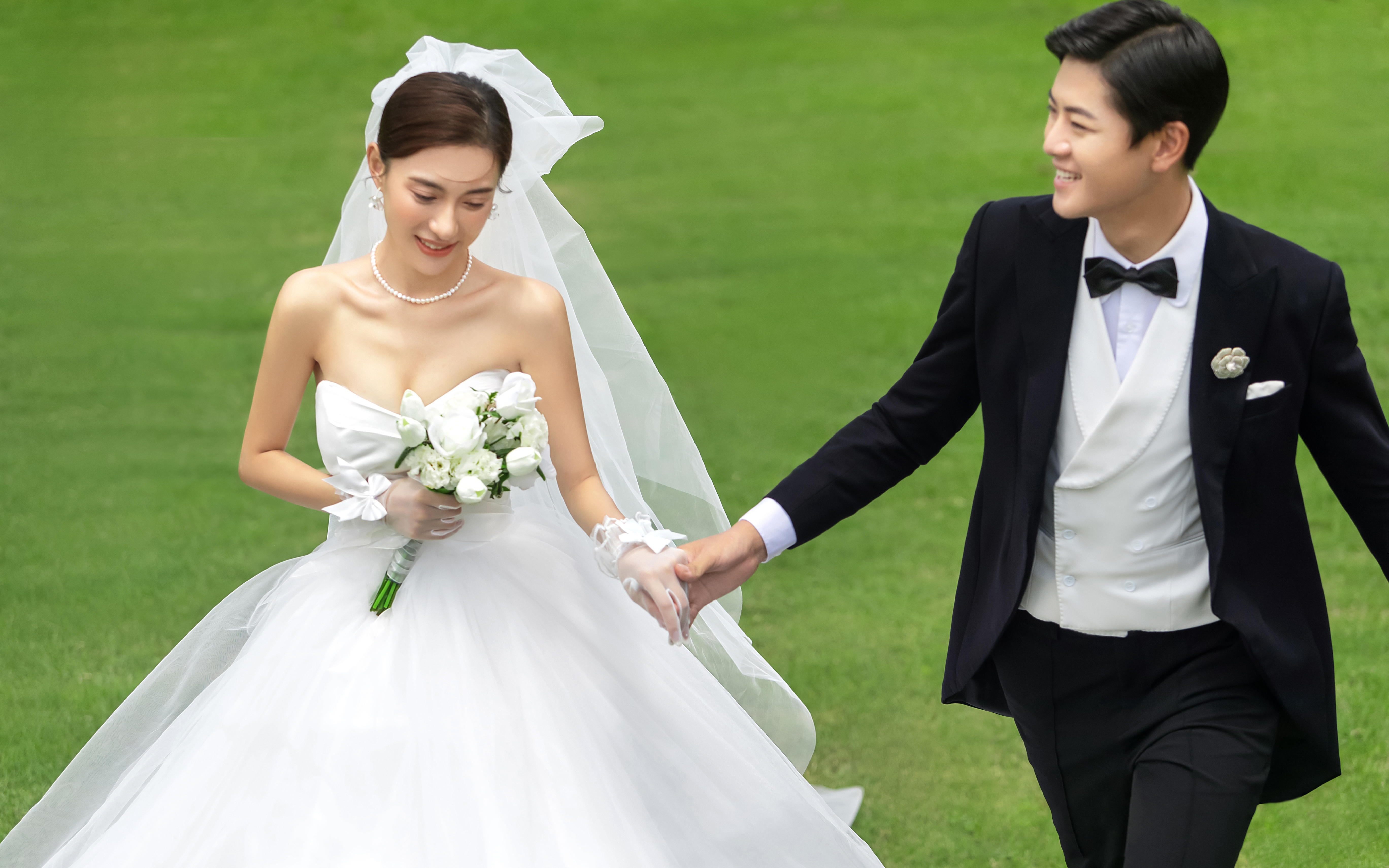 心动预警💕太爱我的草坪森系婚纱照了