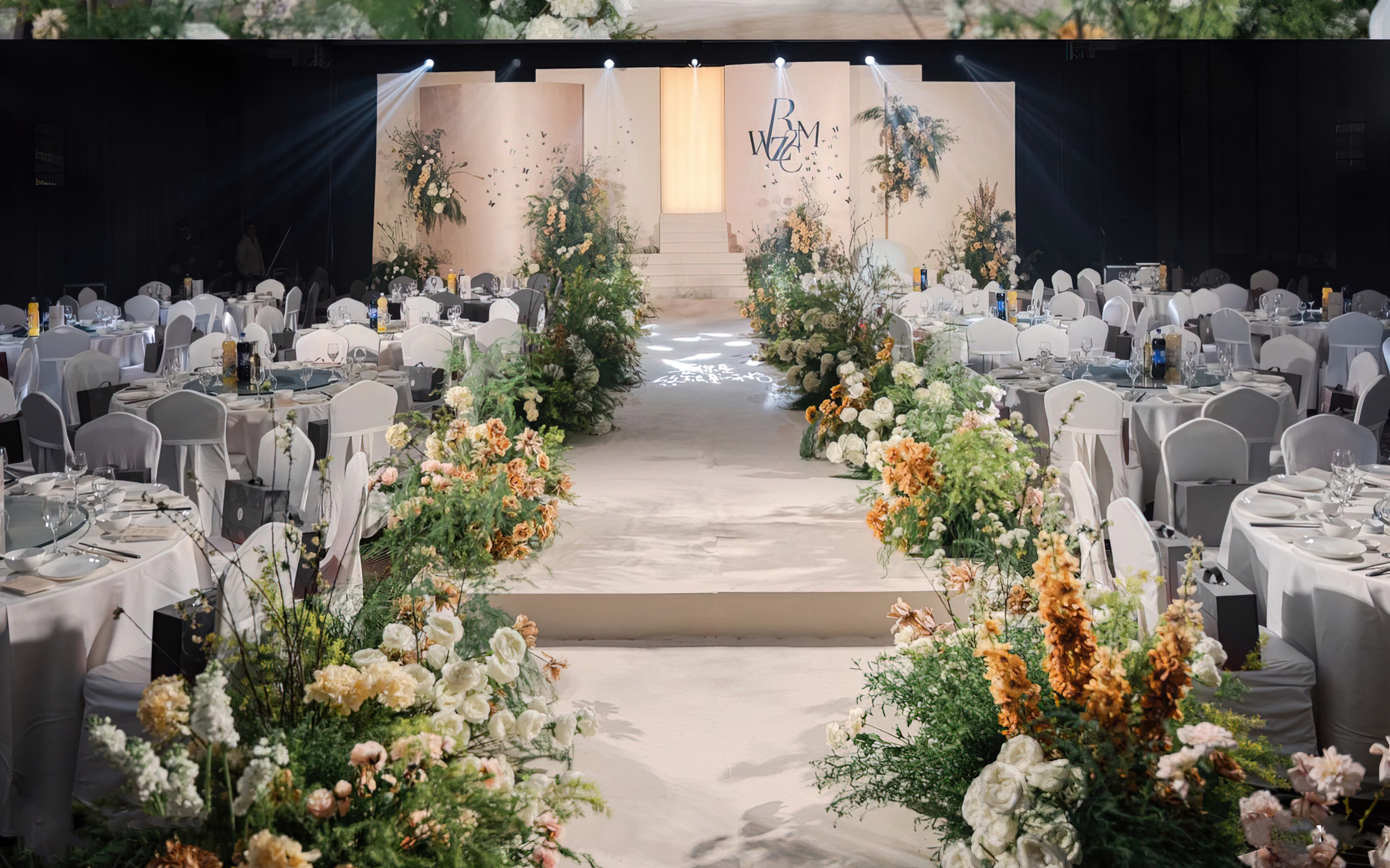 小預(yù)算香檳色婚禮布置