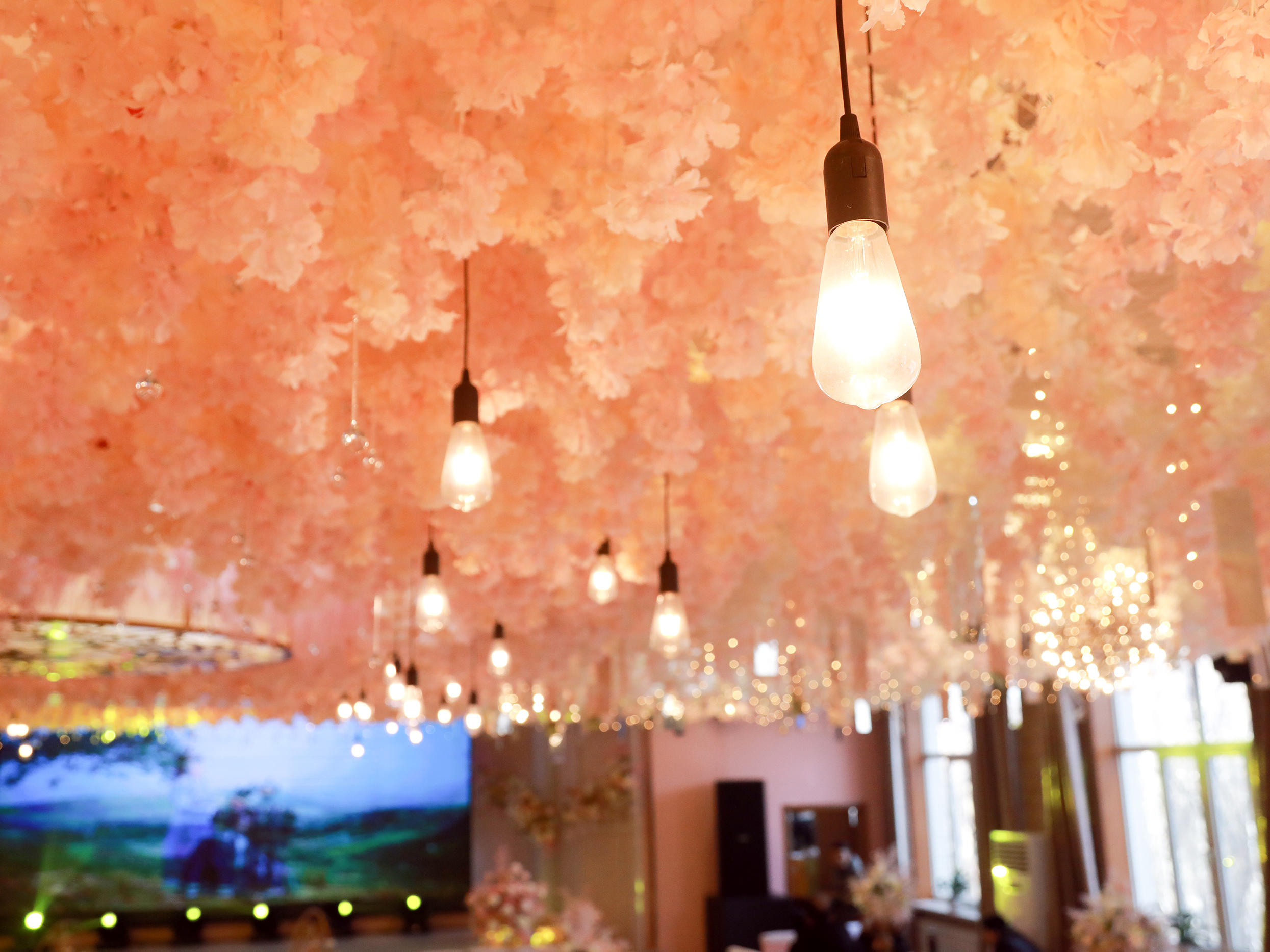 內(nèi)蒙古赤峰市寧城縣南粵酒店婚禮套餐浪漫粉加金