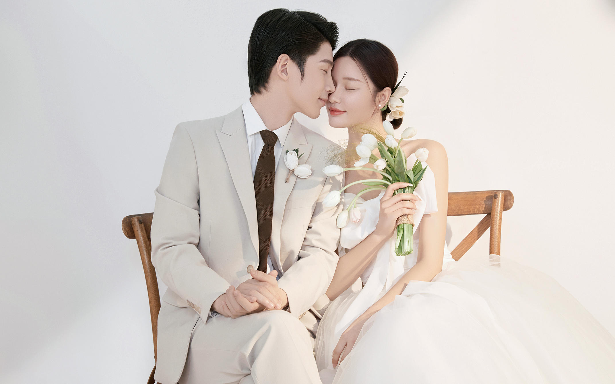 内景极简婚纱  /  永不过时婚纱照