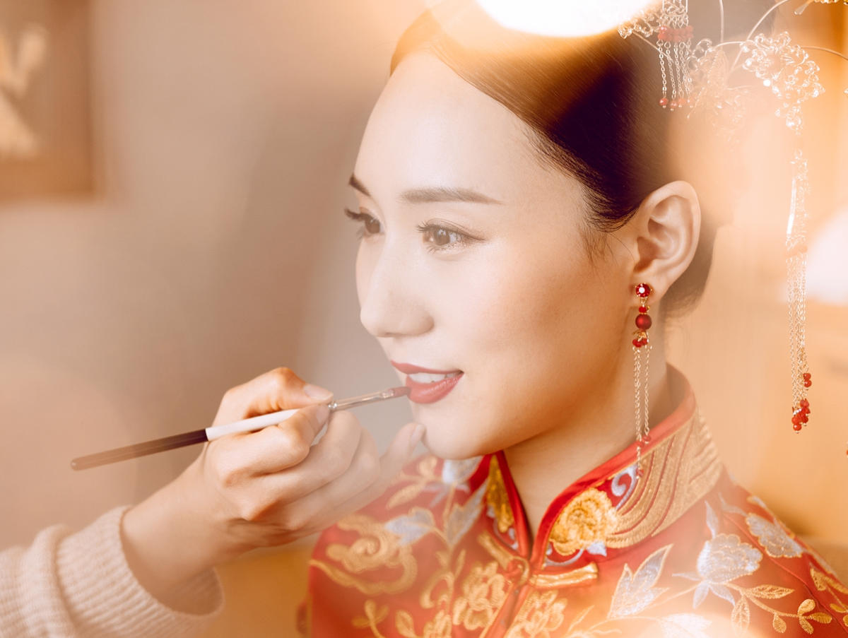 【超值特价】婚纱+跟妆租赁套餐