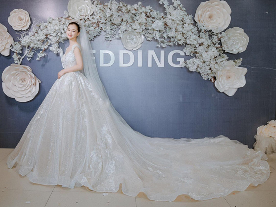 〖衣生衣世婚纱会馆〗精品婚纱三件套