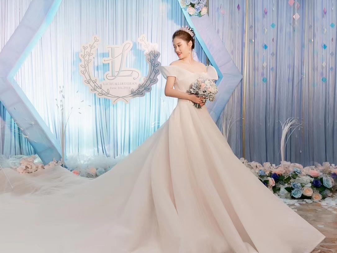 新娘跟妆饰品耳饰各3套+资深化妆全天跟妆