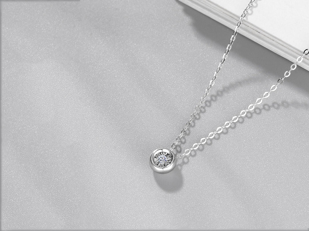 钻石挂坠| 18K金吊坠/3倍显钻/送礼自戴项链