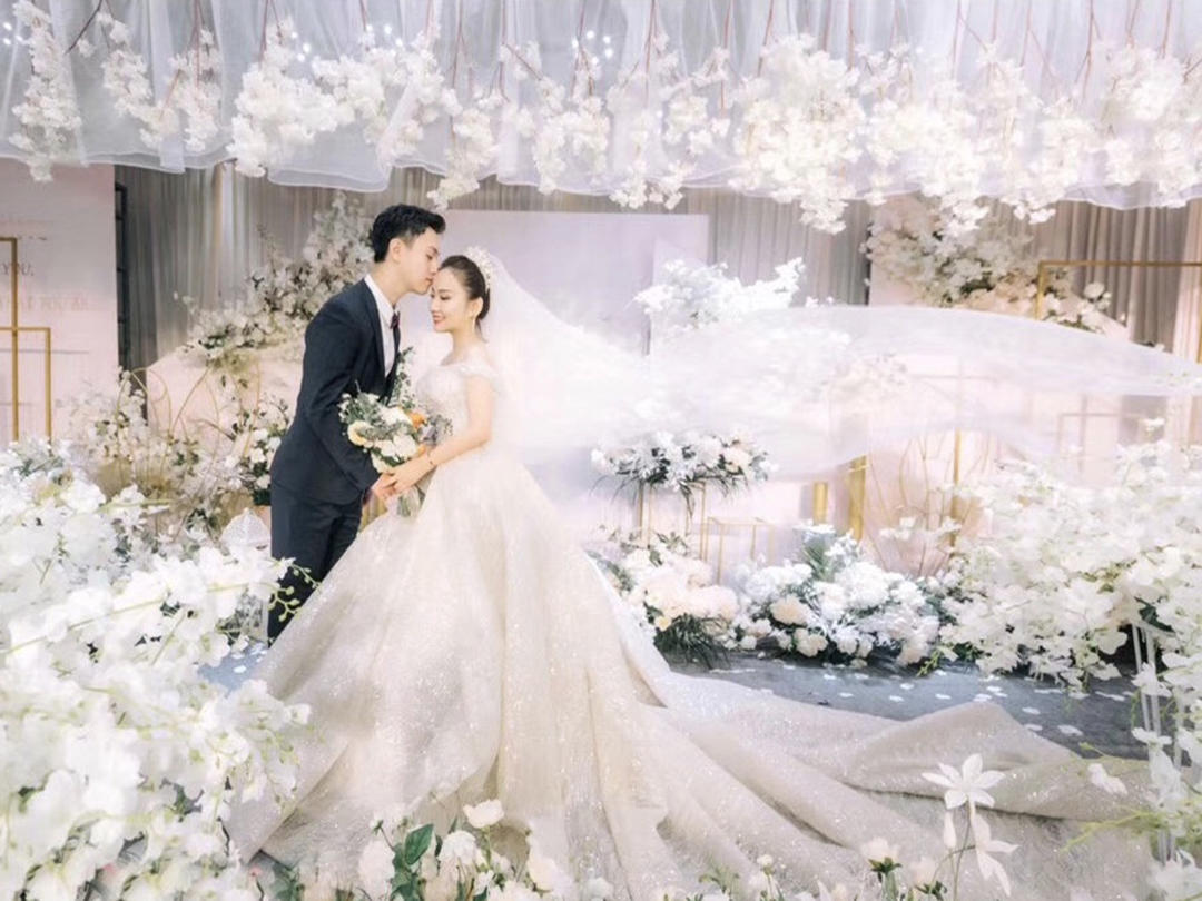 【店长力推】订婚纱礼服  送首席跟拍+跟妆！！！