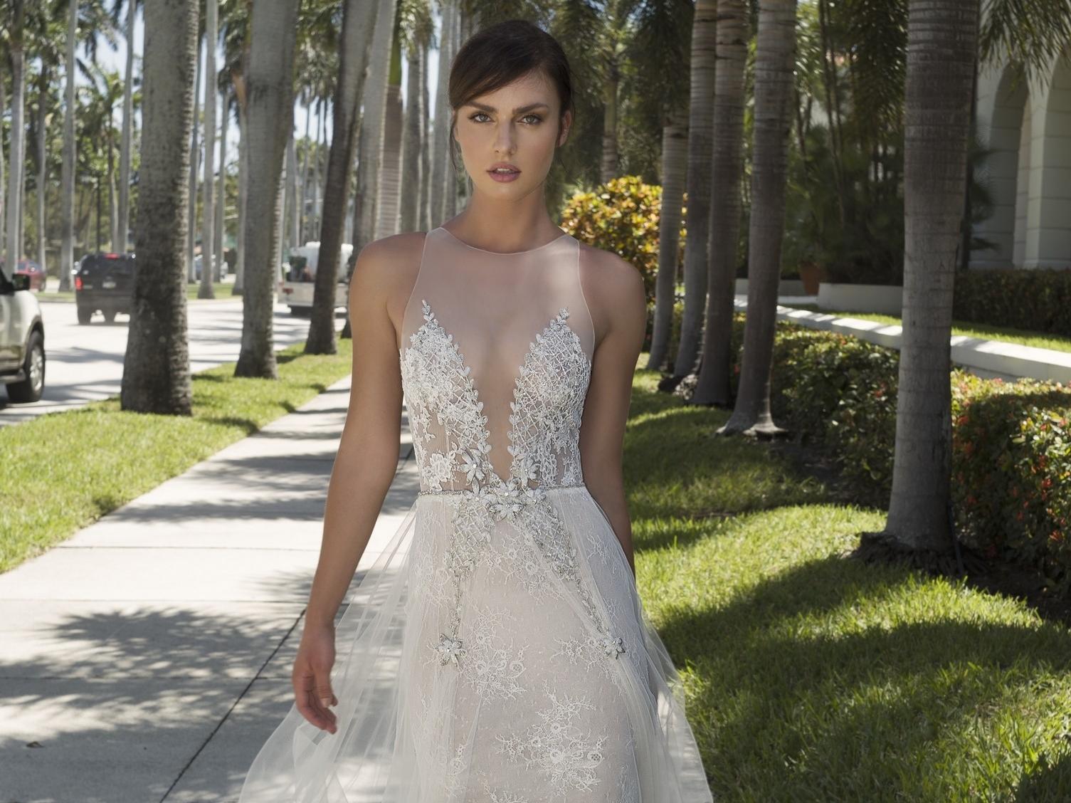 秀禾+仪式纱+敬酒服+中式新郎+伴娘伴娘服+首饰