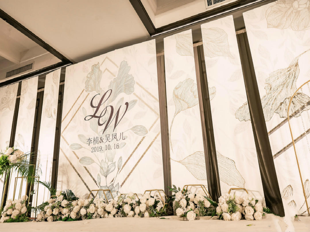 简约欧式风格，大理石纹理花艺布置