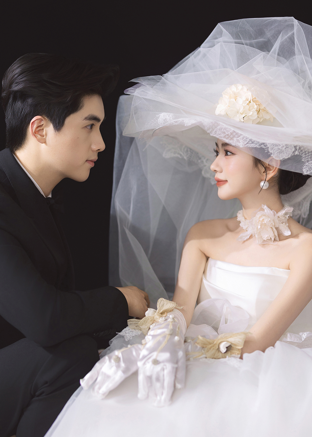 高级感拉满‼️黑色背景下的主纱太绝了🤍