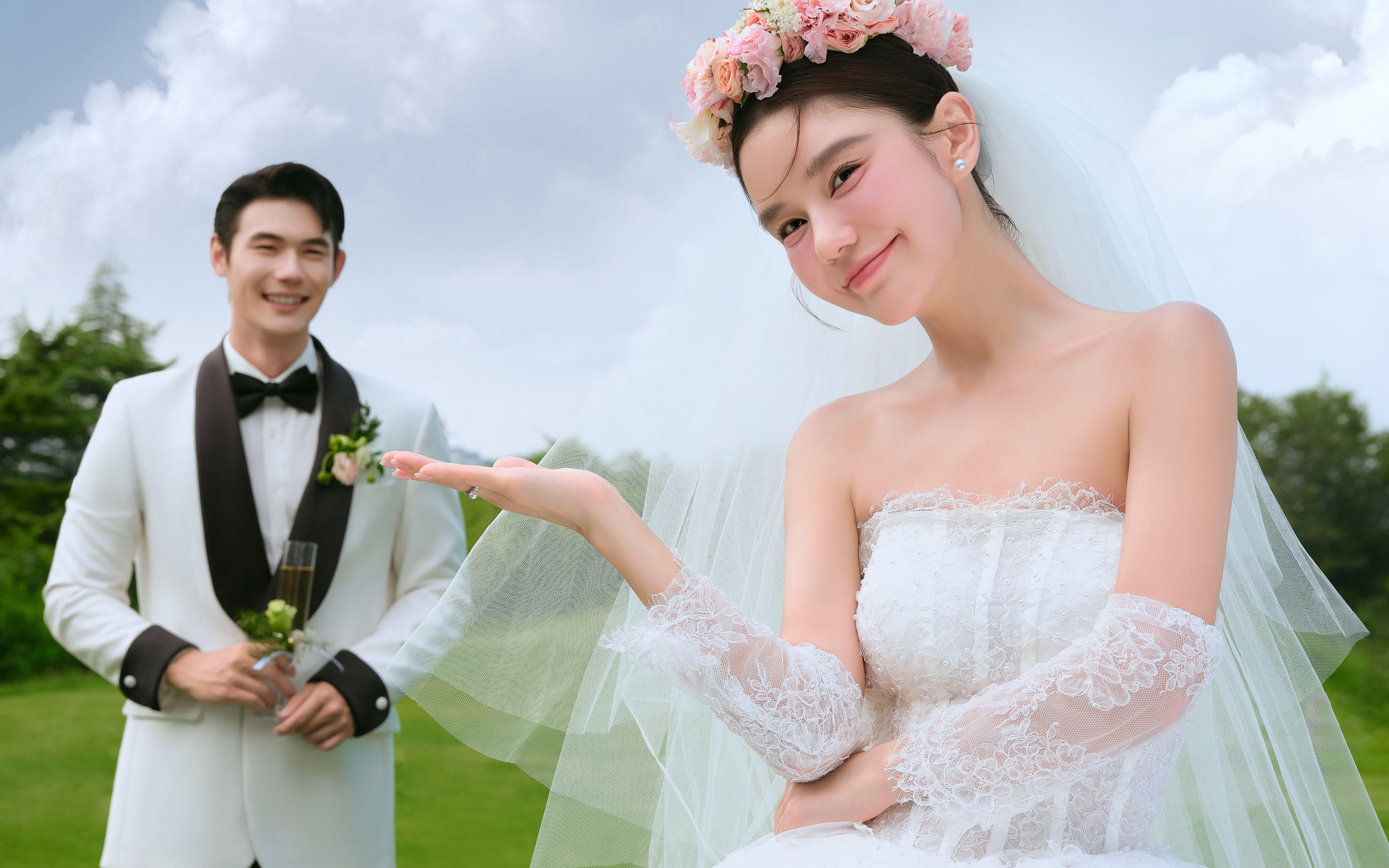 还得是草坪婚纱照✔总是会反复心动呀