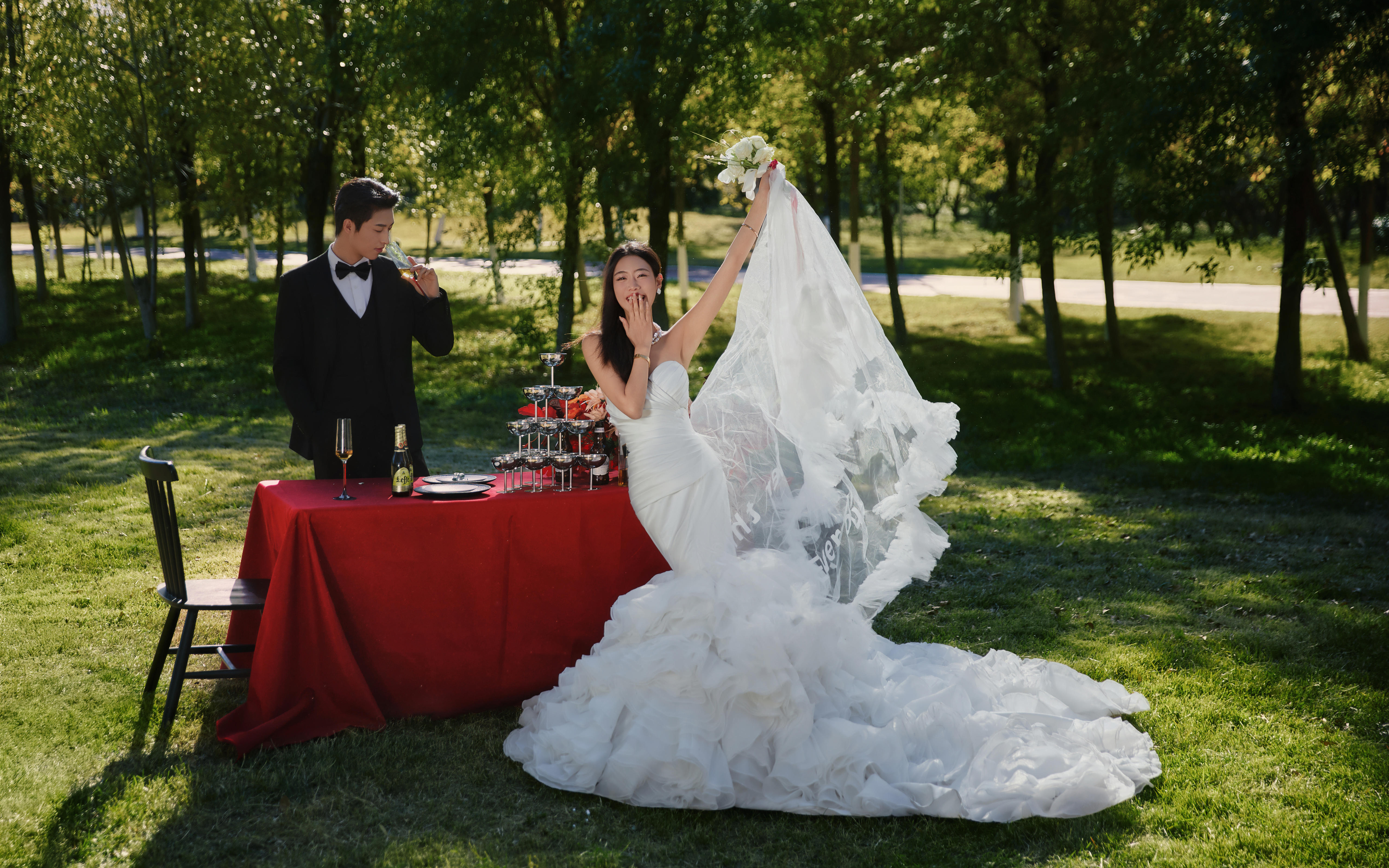 把草坪婚礼搬进婚纱照里/专属我们的仪式感