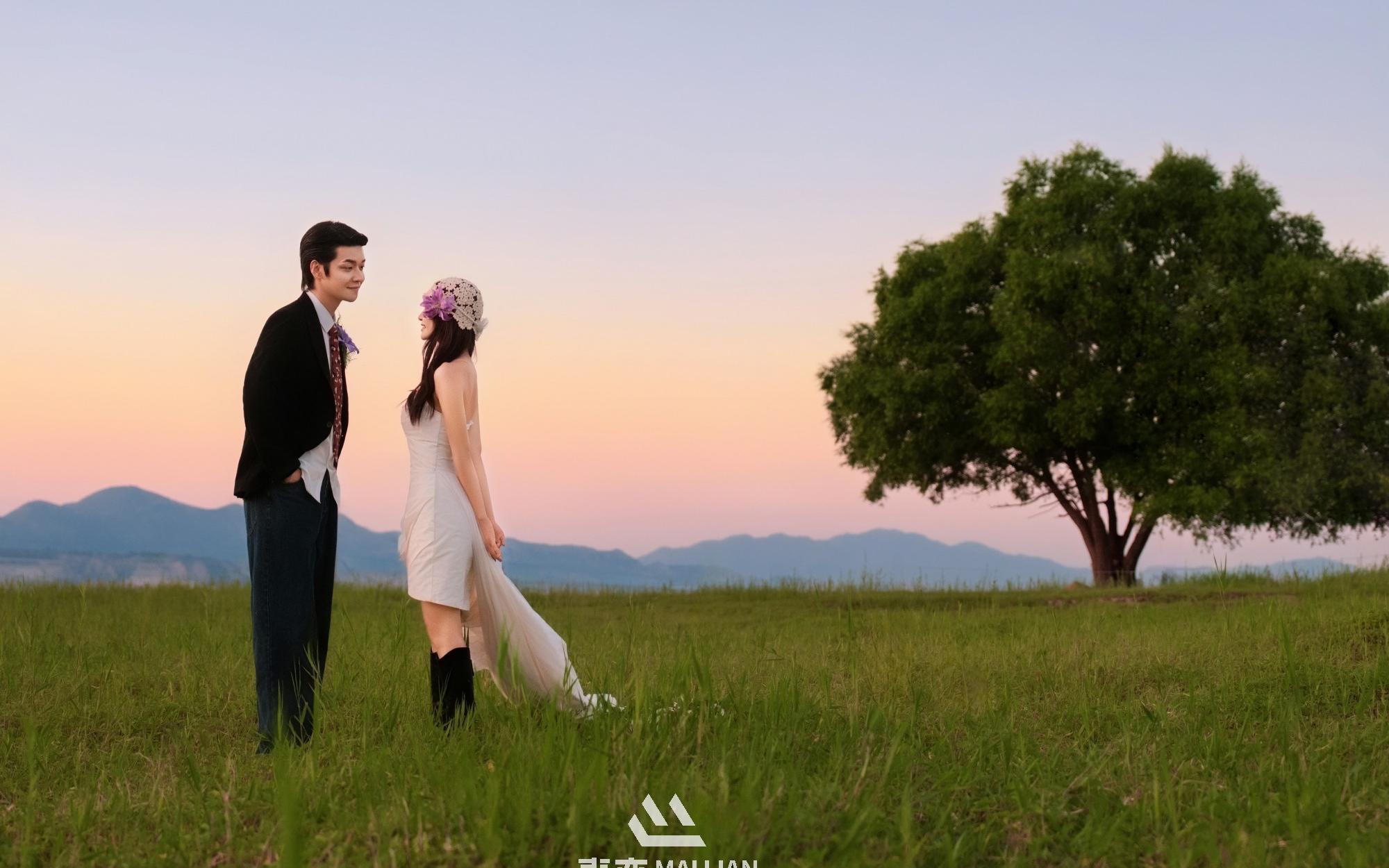 麦恋客片丨夕阳下的浪漫婚纱照