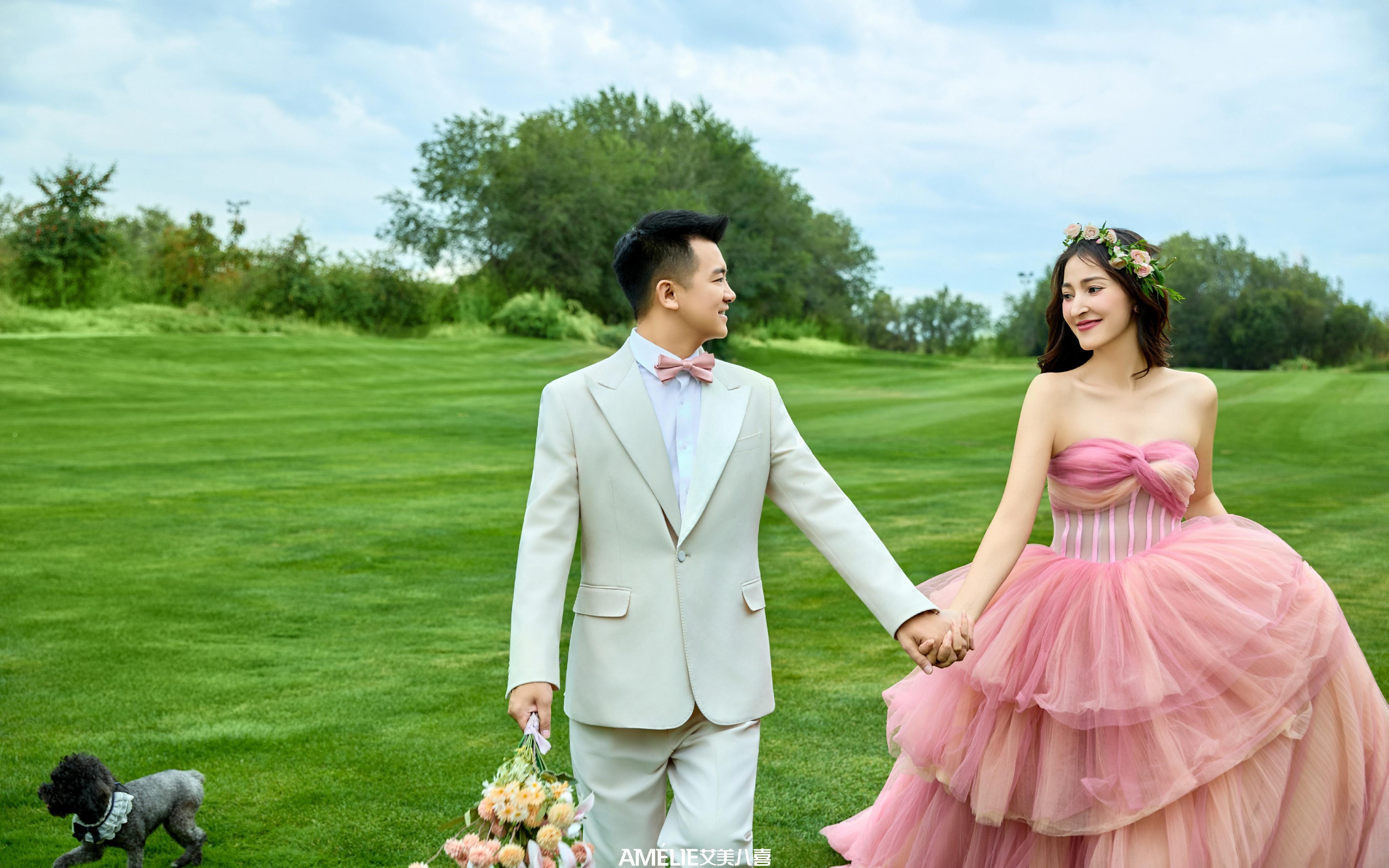 草坪粉纱萌宠！浪漫封神🐾