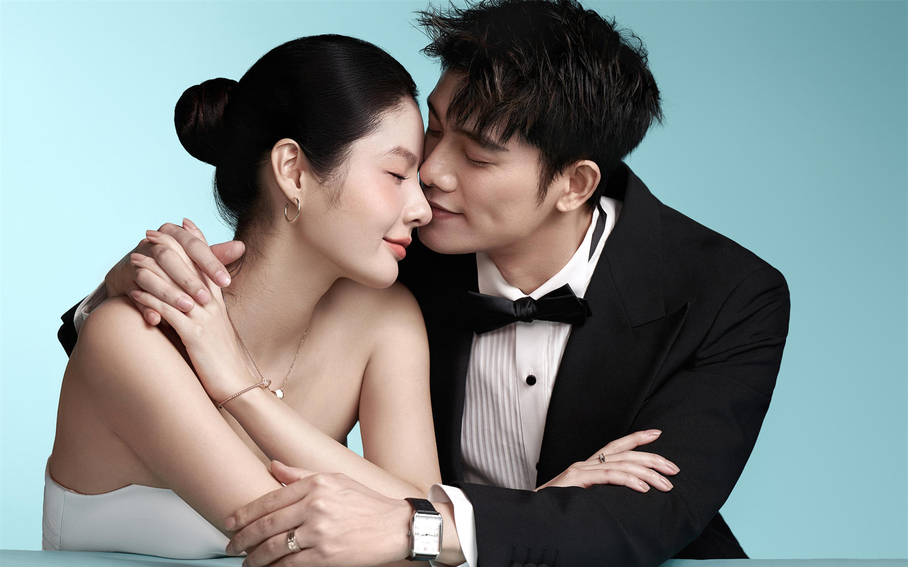 清新浪漫的室内韩式极简婚纱照,真的太甜了!