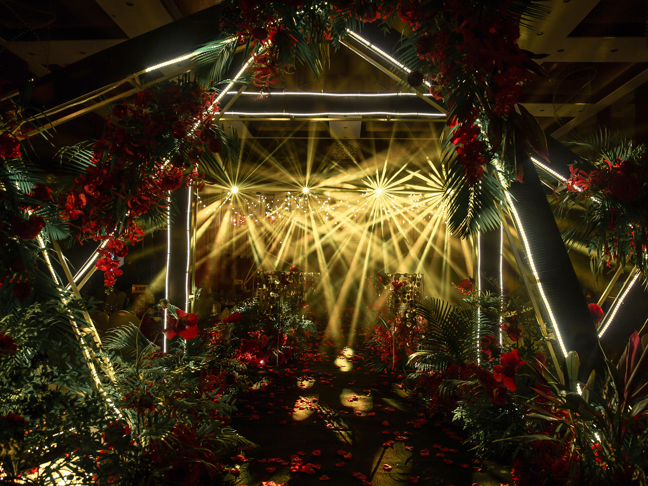 【复古红大气婚礼】婚宴现场布置婚庆策划 四大金刚