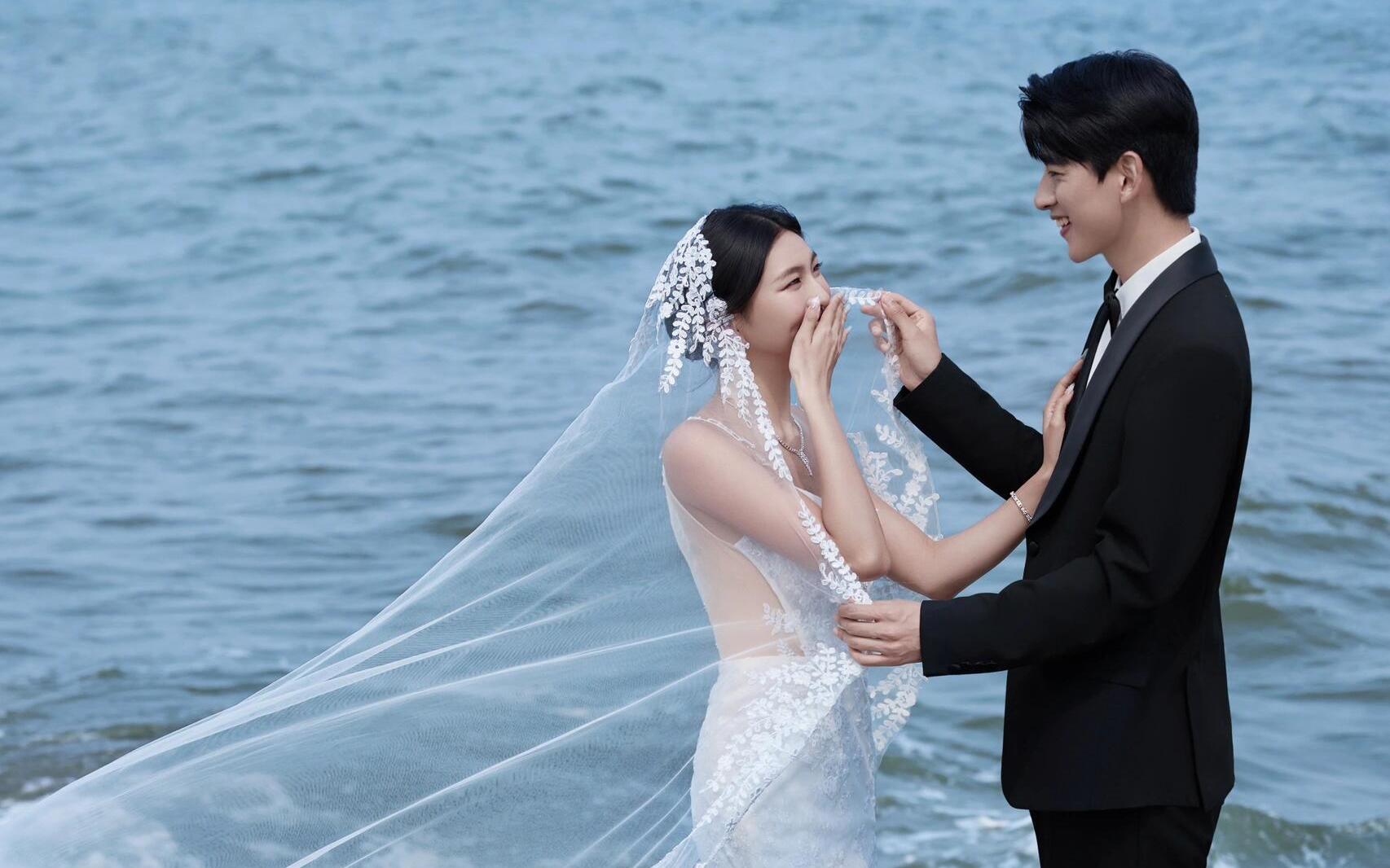 【拍到了超浪漫礁石婚纱照】