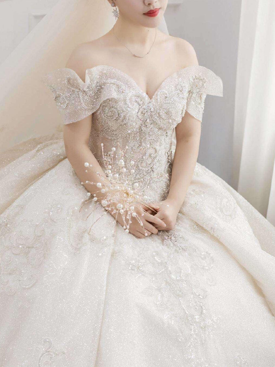 【DEAR YOU】资深化妆师+婚纱礼服套餐