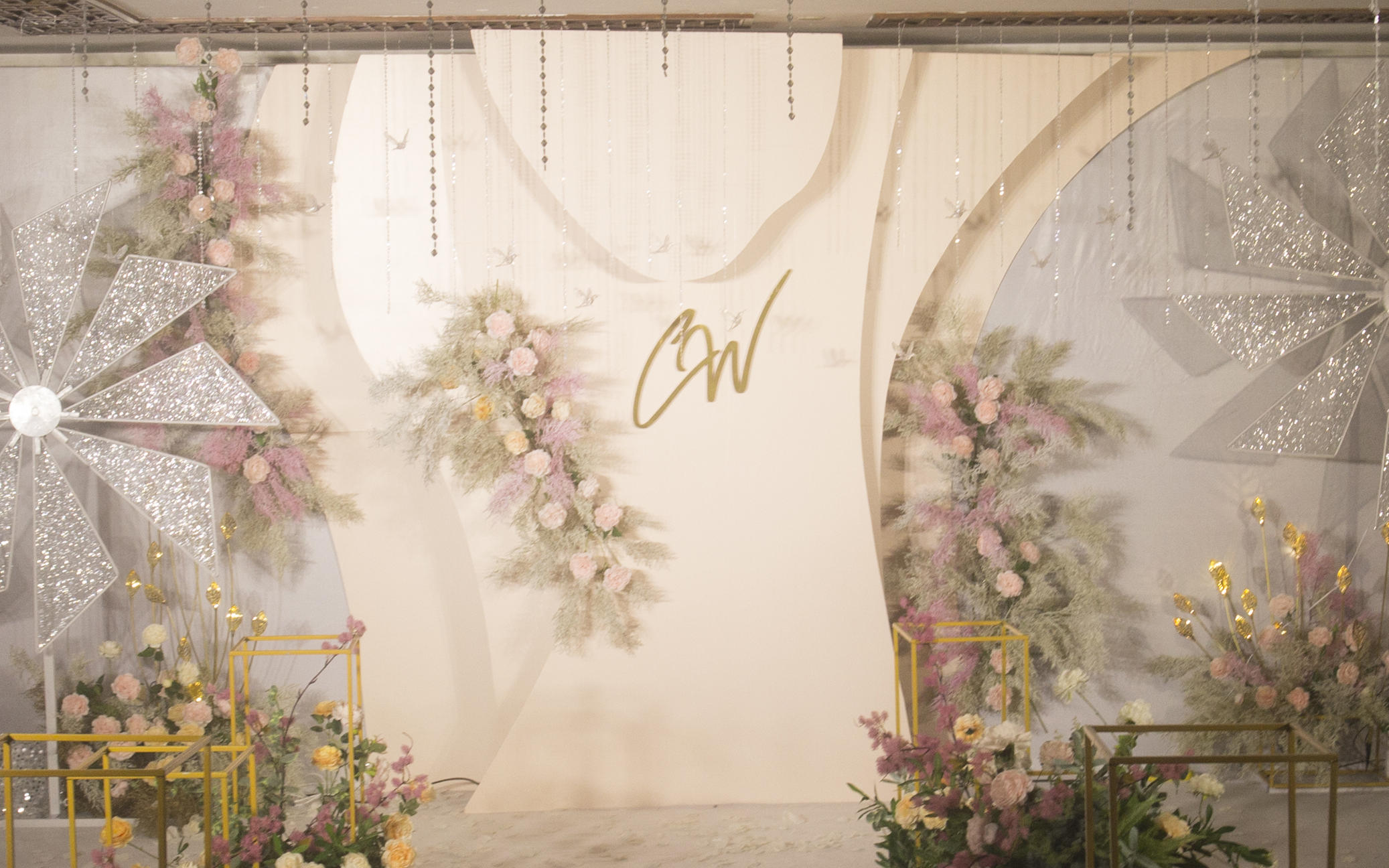 绣爱户外婚礼发布，苏北花卉草坪婚礼，特色婚礼