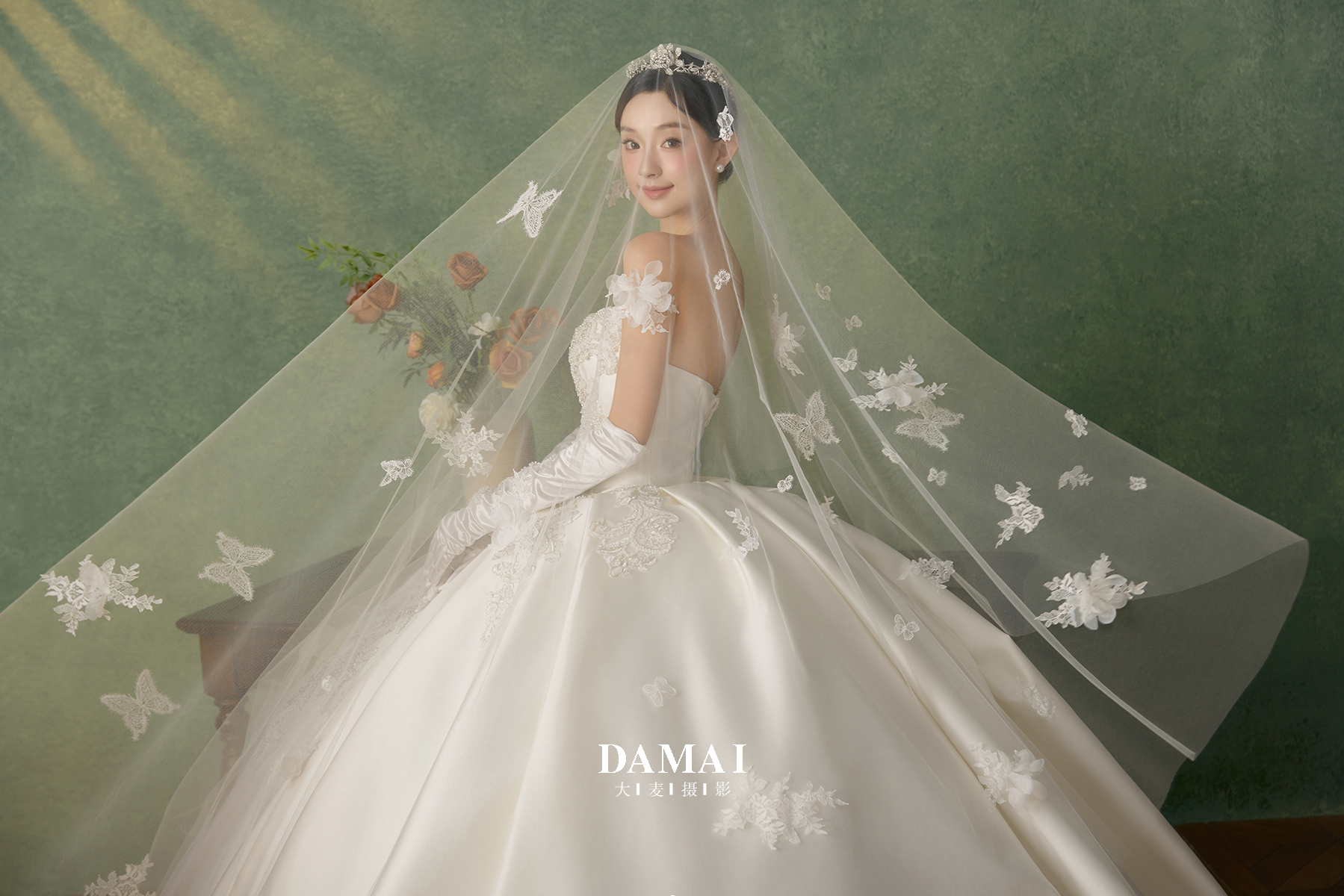 高端定制婚紗照婚禮跟拍跟妝攝像一條龍系列