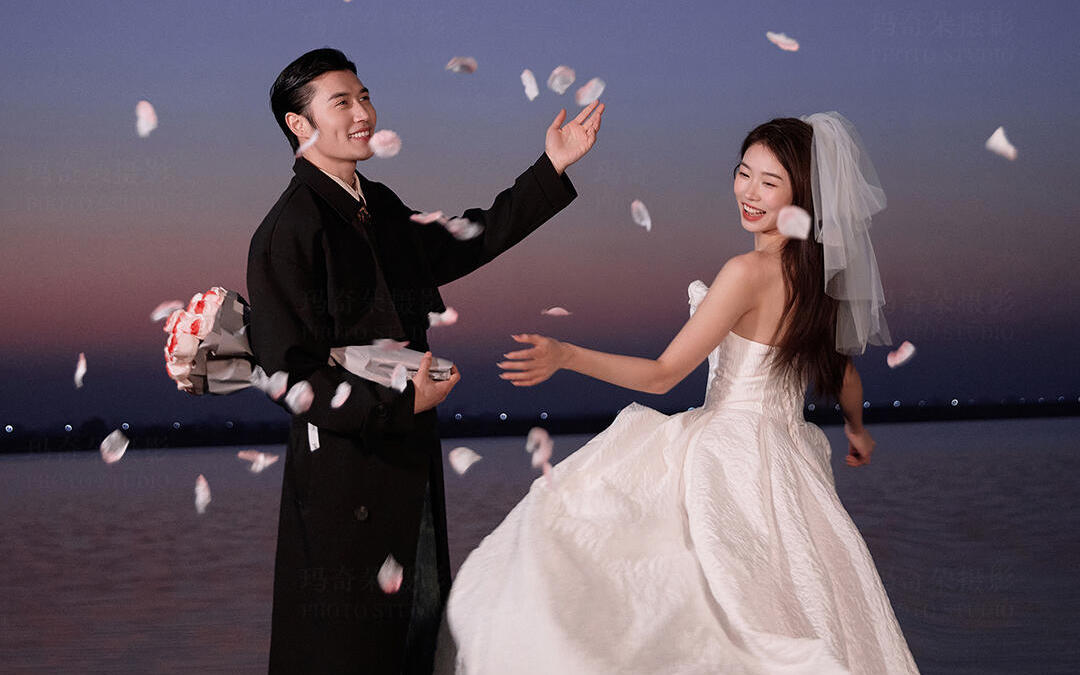 婚纱牛仔裤这才是年轻人的喜爱｜海景婚纱照