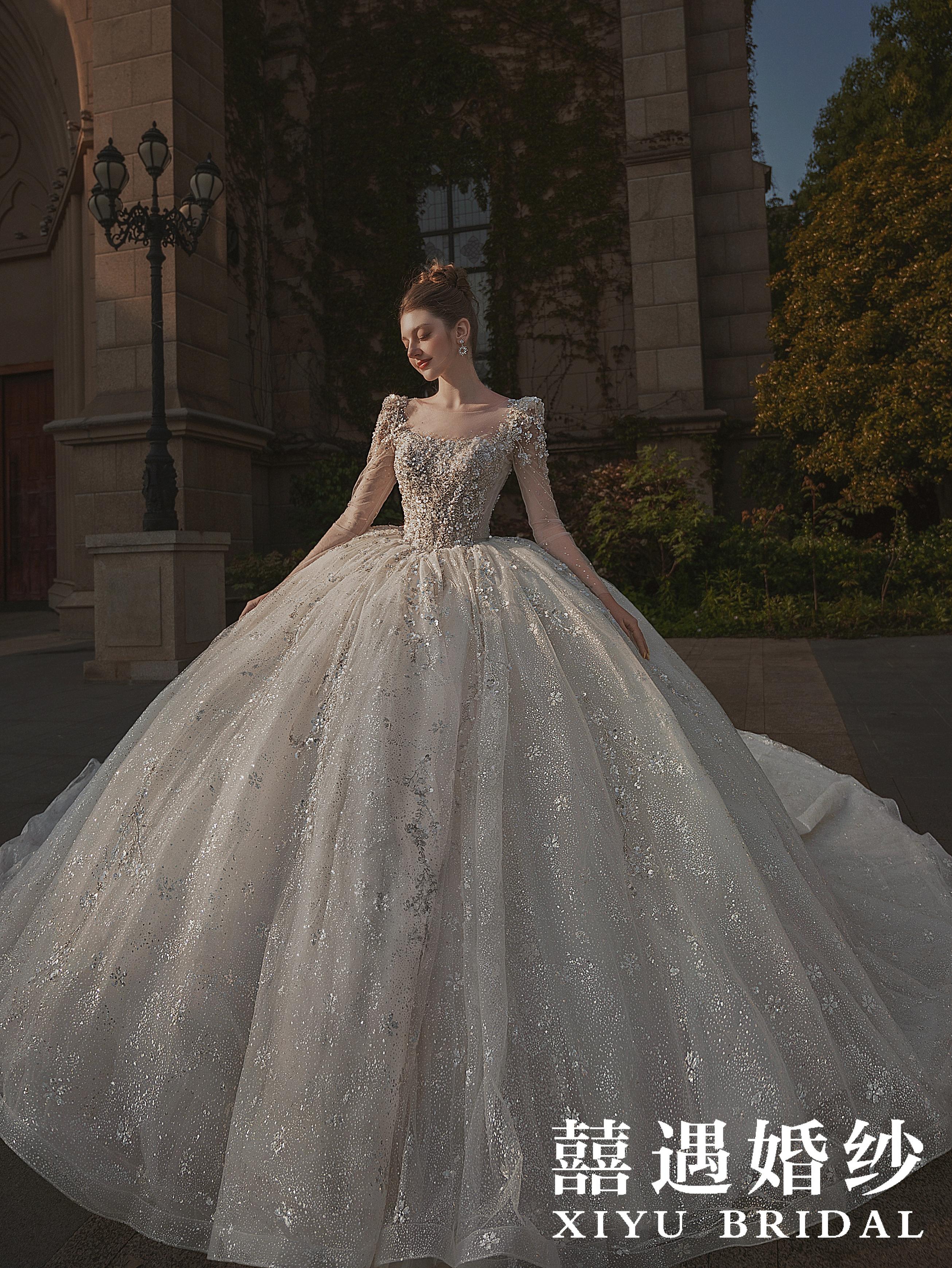 梦幻少女感长袖大拖尾主纱