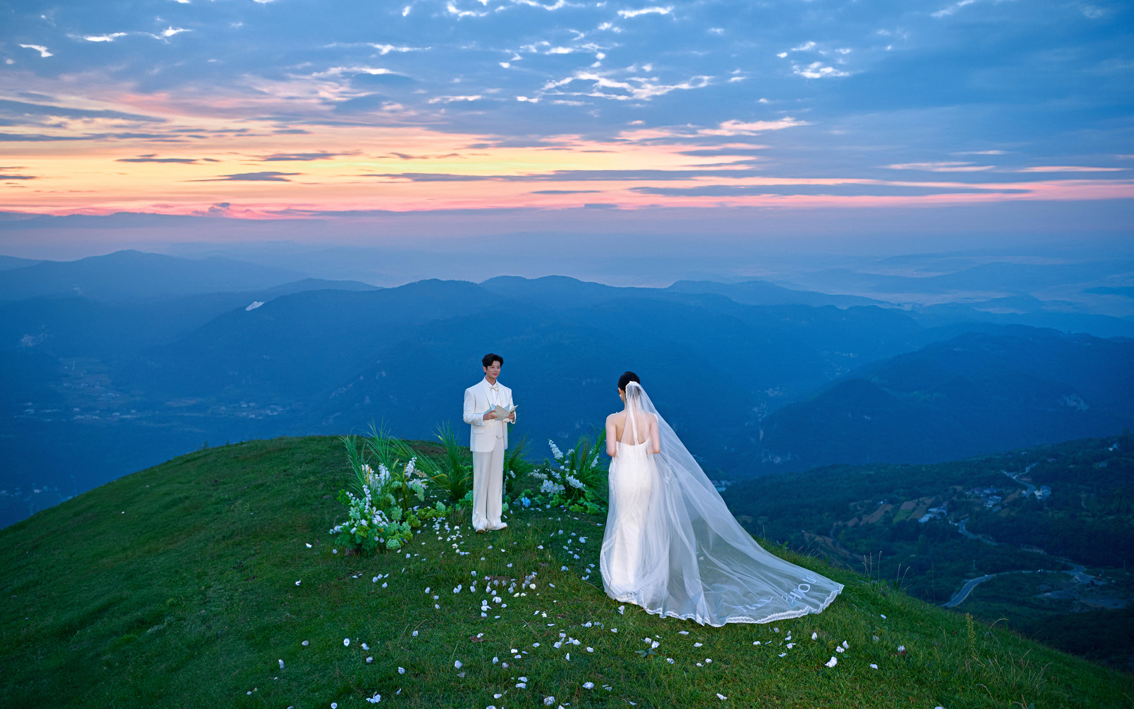 📸夕阳为幕，山巅为证｜百里荒婚纱照