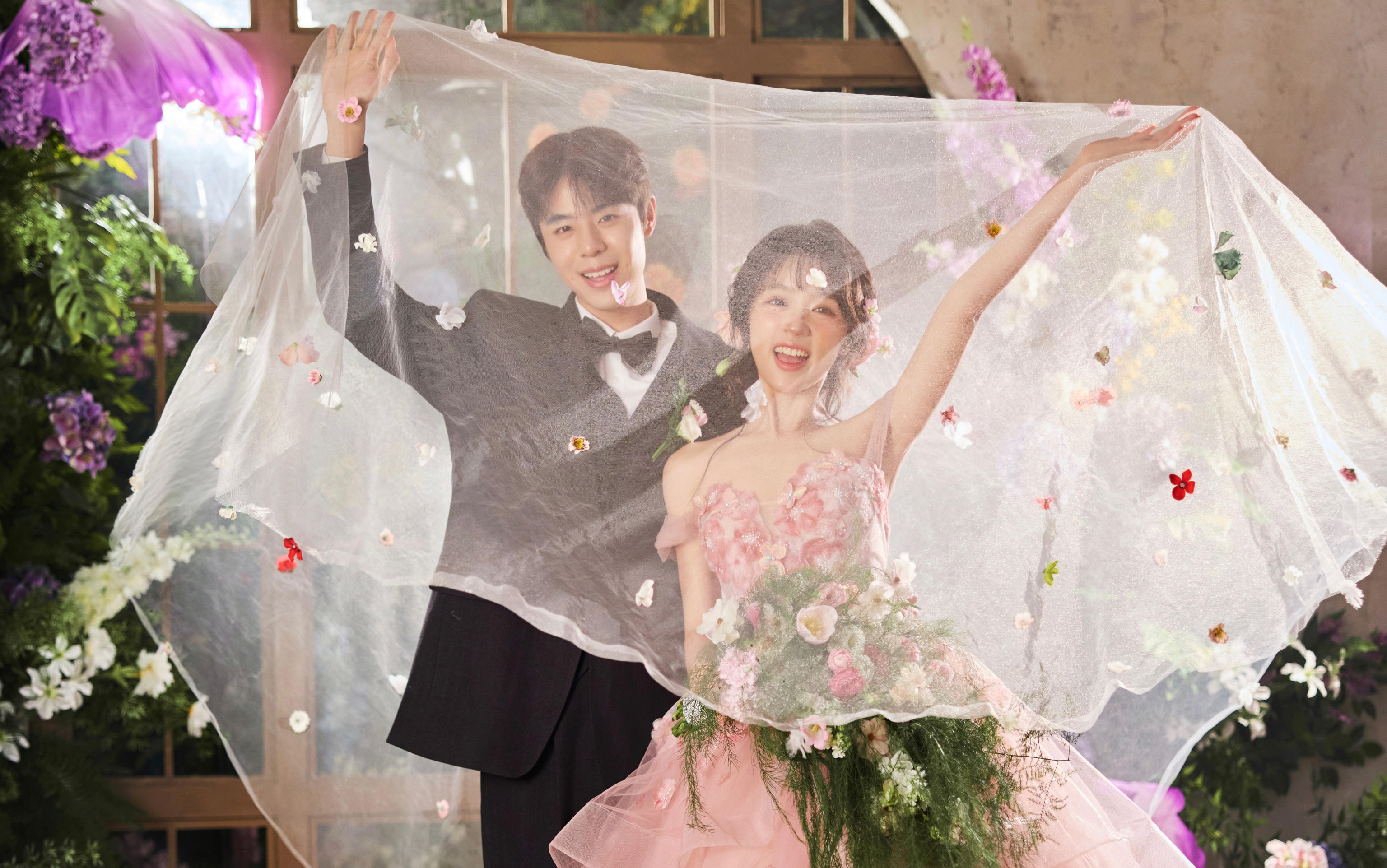 春日浪漫新作！在法式花房婚纱照中坠入爱河