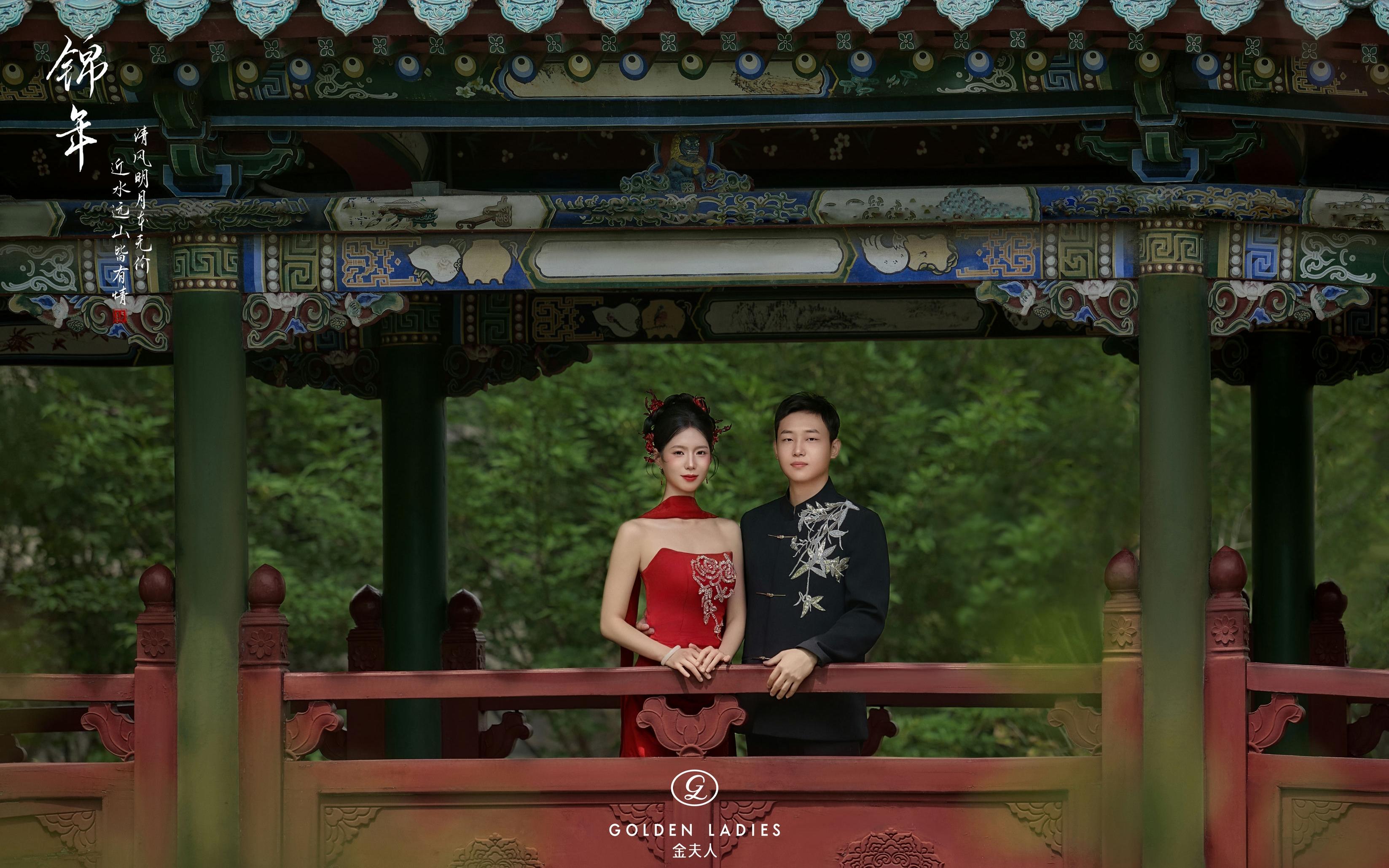 一抹红妆映衬园林古韵🎋中式婚纱照出圈