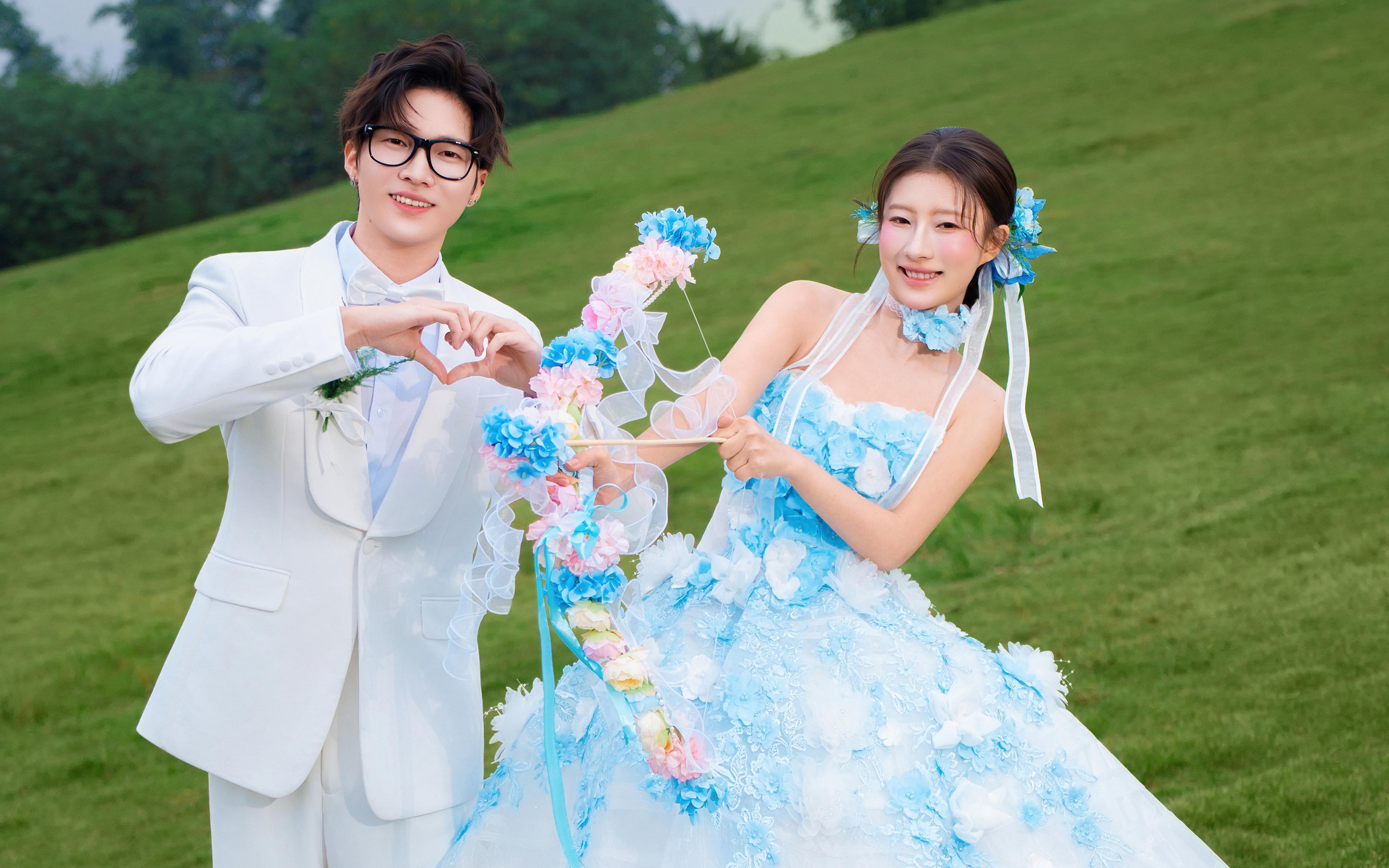 蓝色婚纱爱心发射