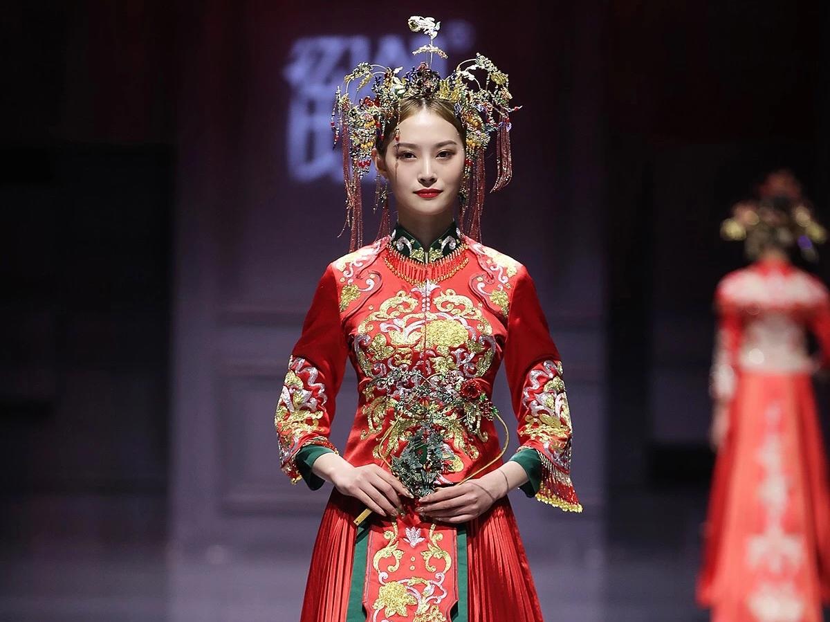 齐地纱+秀禾服两件特惠租赁