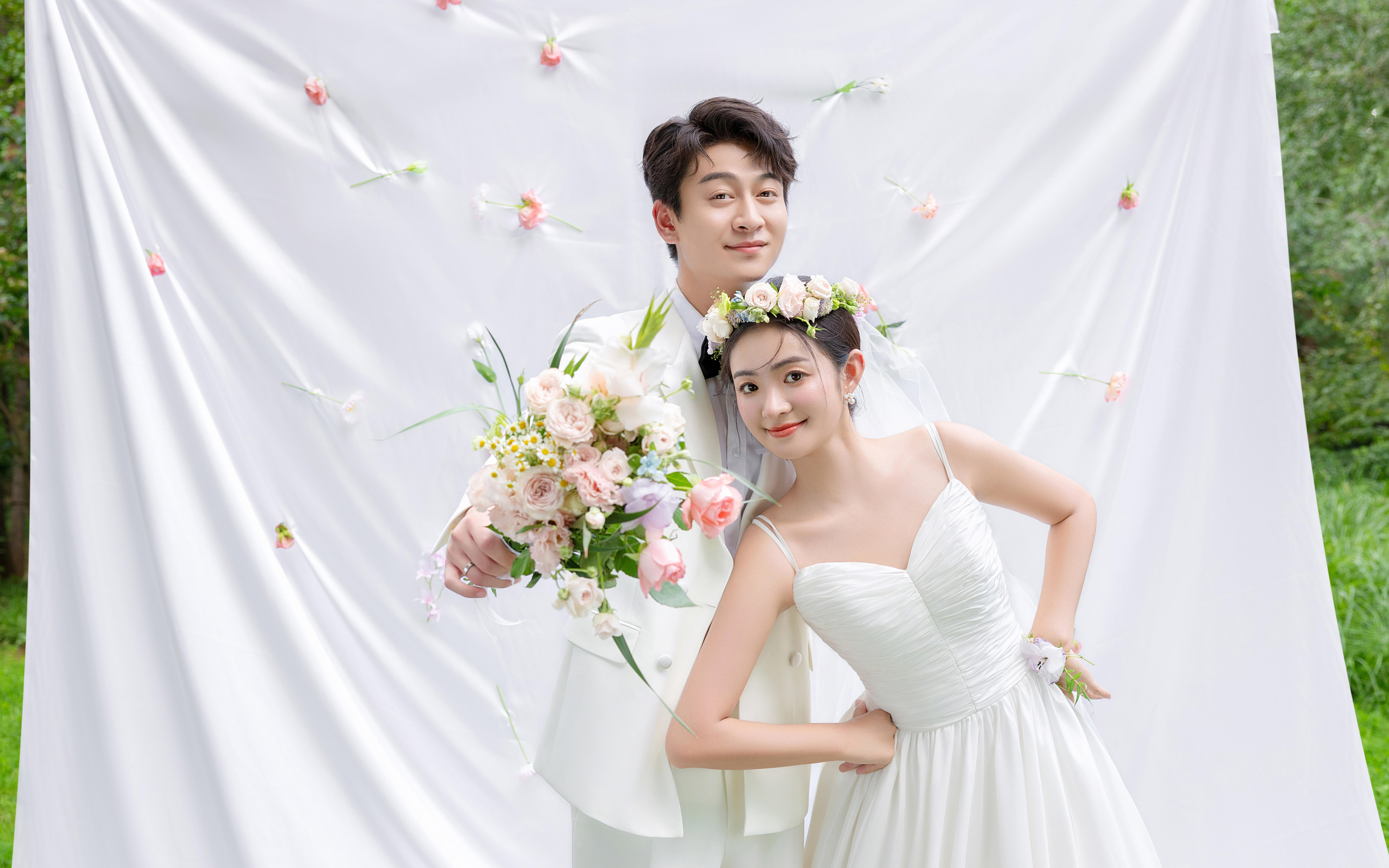 【施华洛艺格】小清新草坪婚纱照