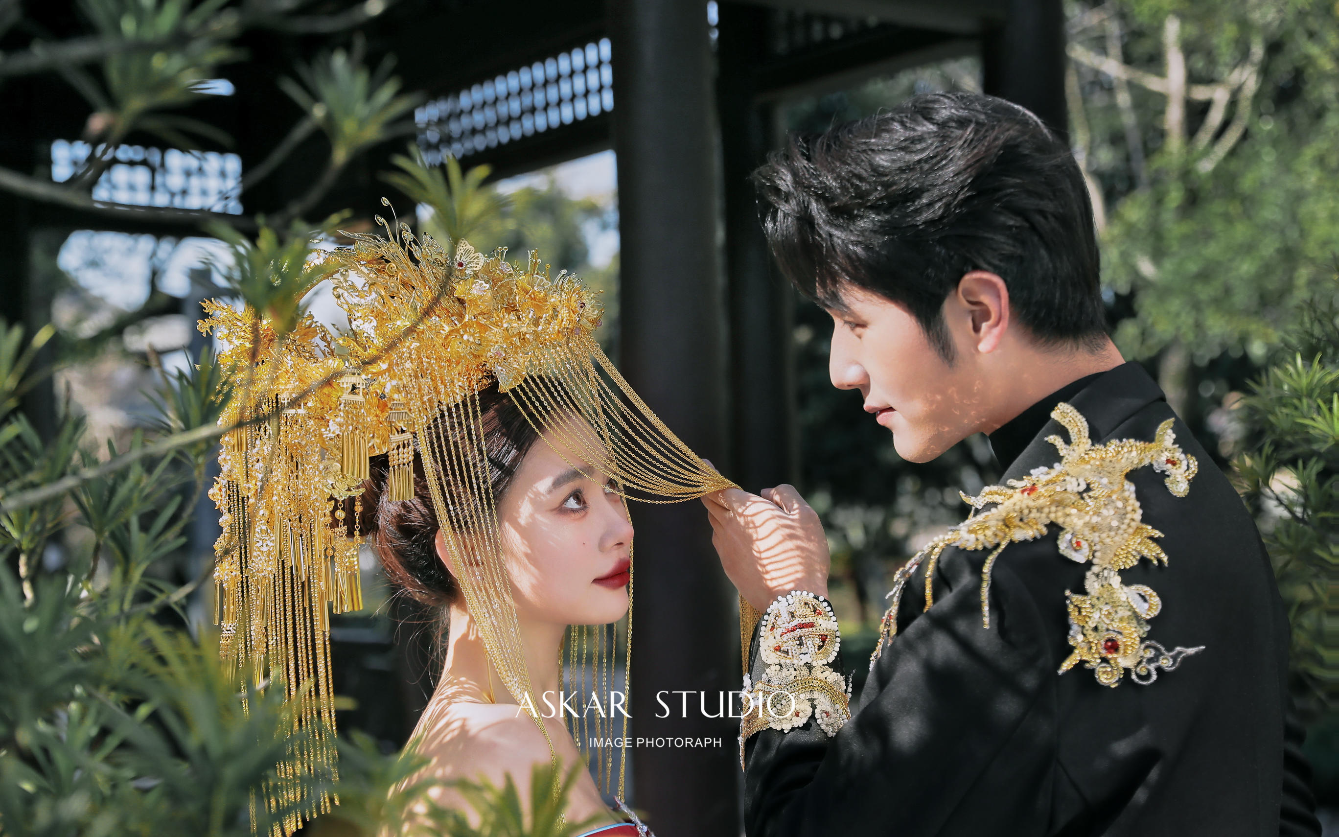 一袭红妆入江南，半遮团扇半遮颜🌺