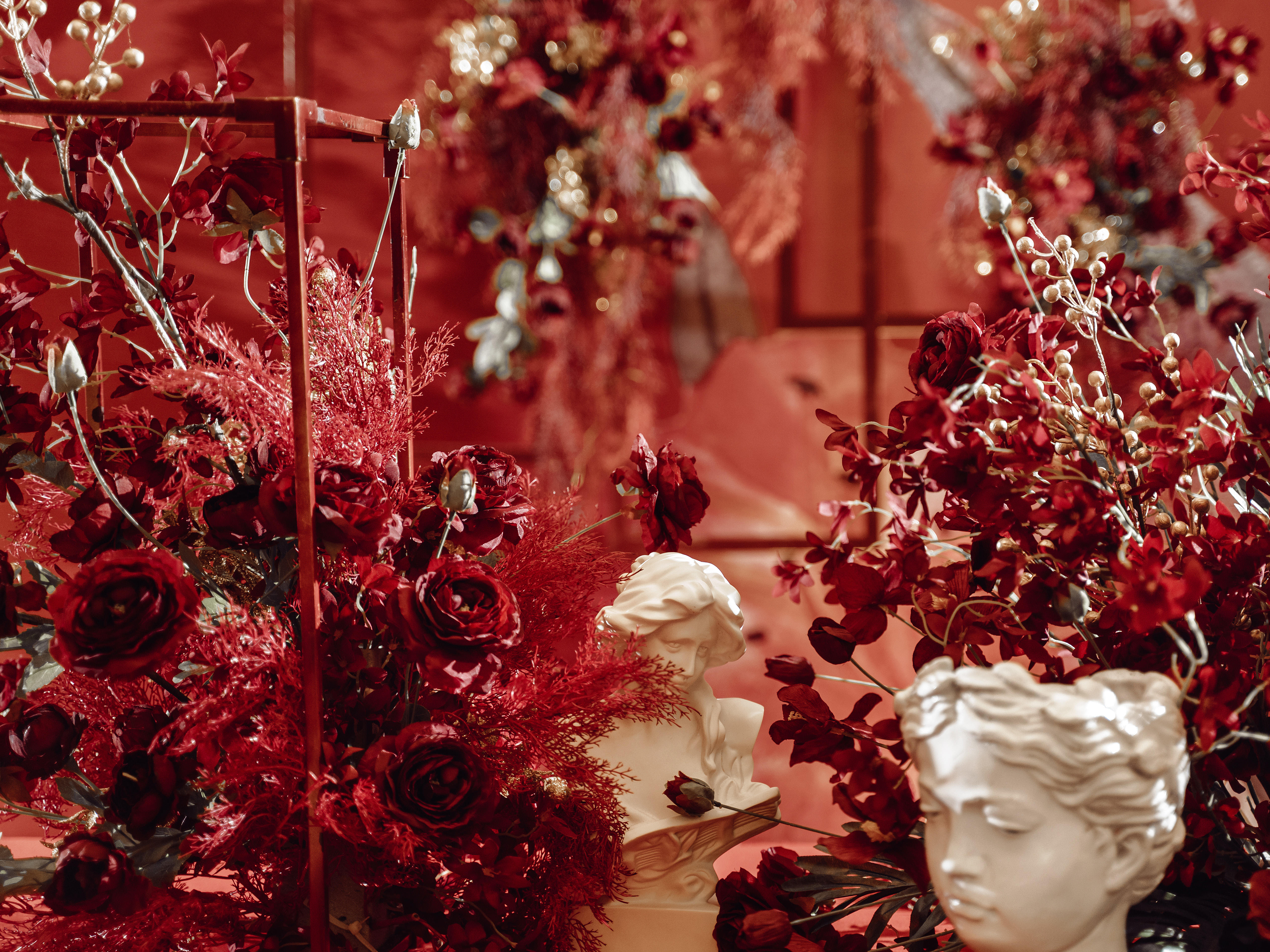 怦然心动丨酒红色+绿色撞色婚礼 高级感