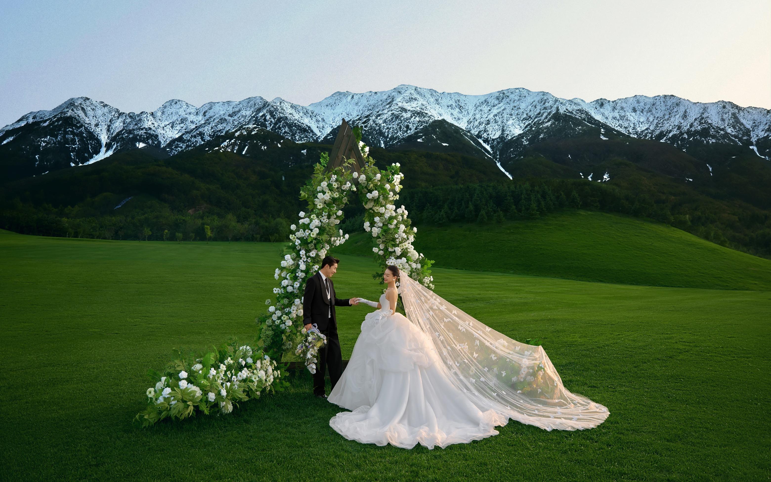 十光堇 |  把婚礼现场搬进了雪山婚纱照里