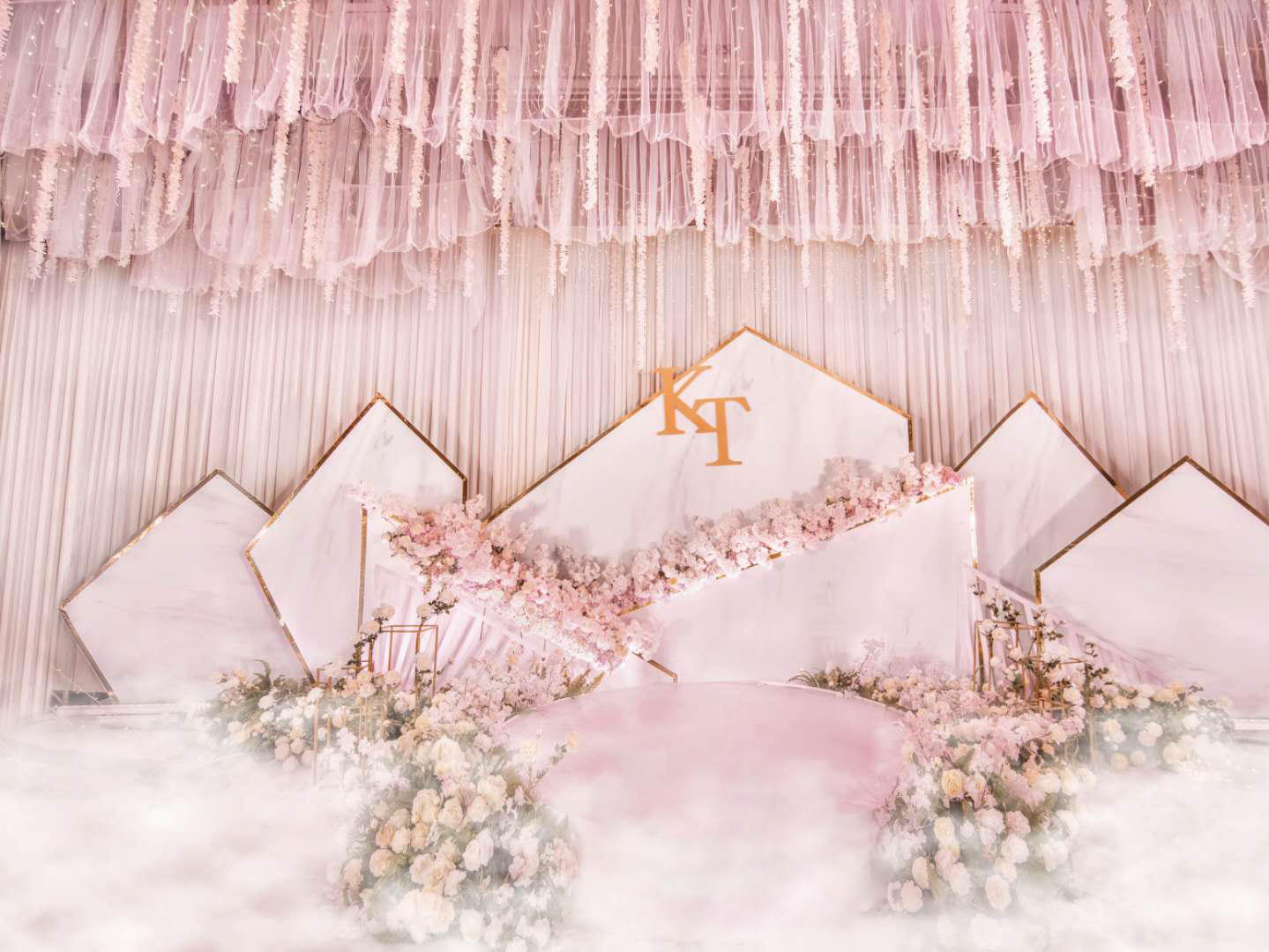 浅粉色ins风婚礼婚庆布置