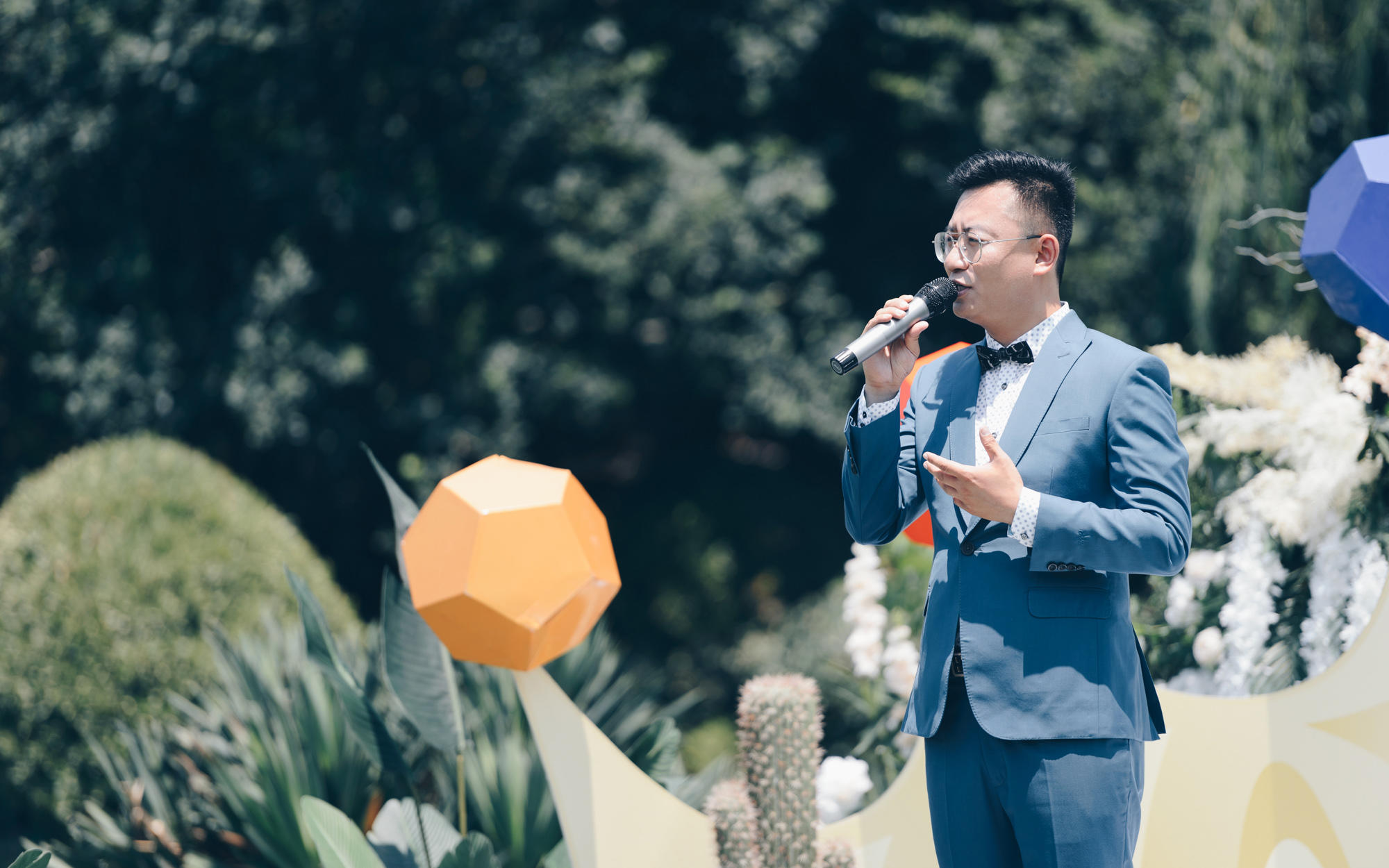 优雅的全能主持人洪源,文艺气息,幽默