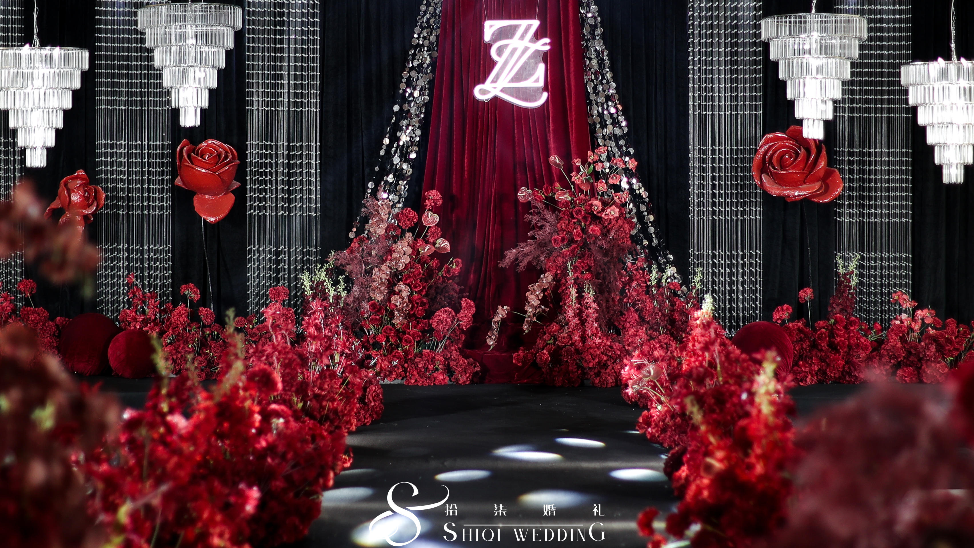 小预算大棚婚礼也能封神！万元搞定红色系高级感婚礼