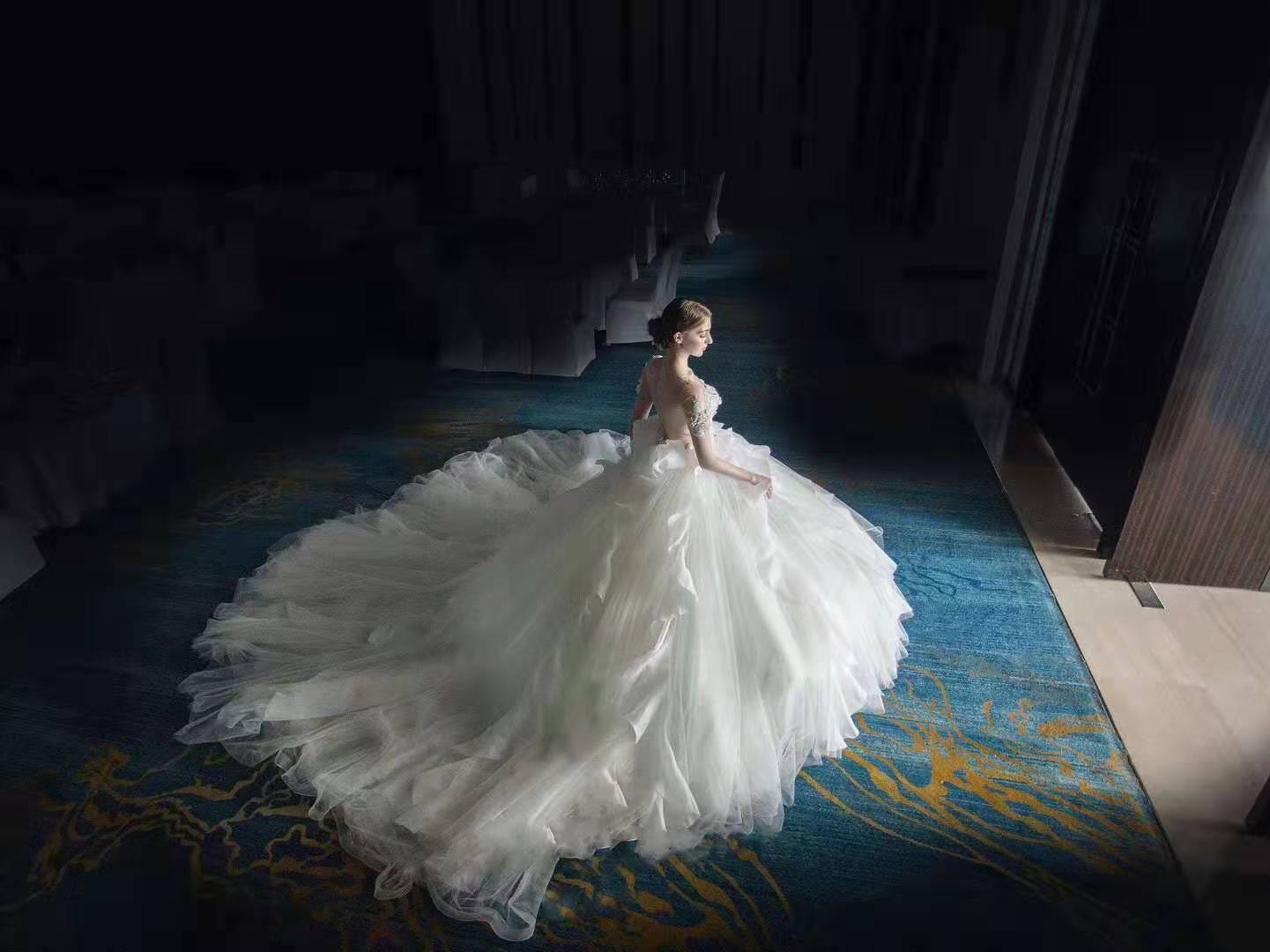 【限时专享】婚纱10件套+总监婚礼跟妆