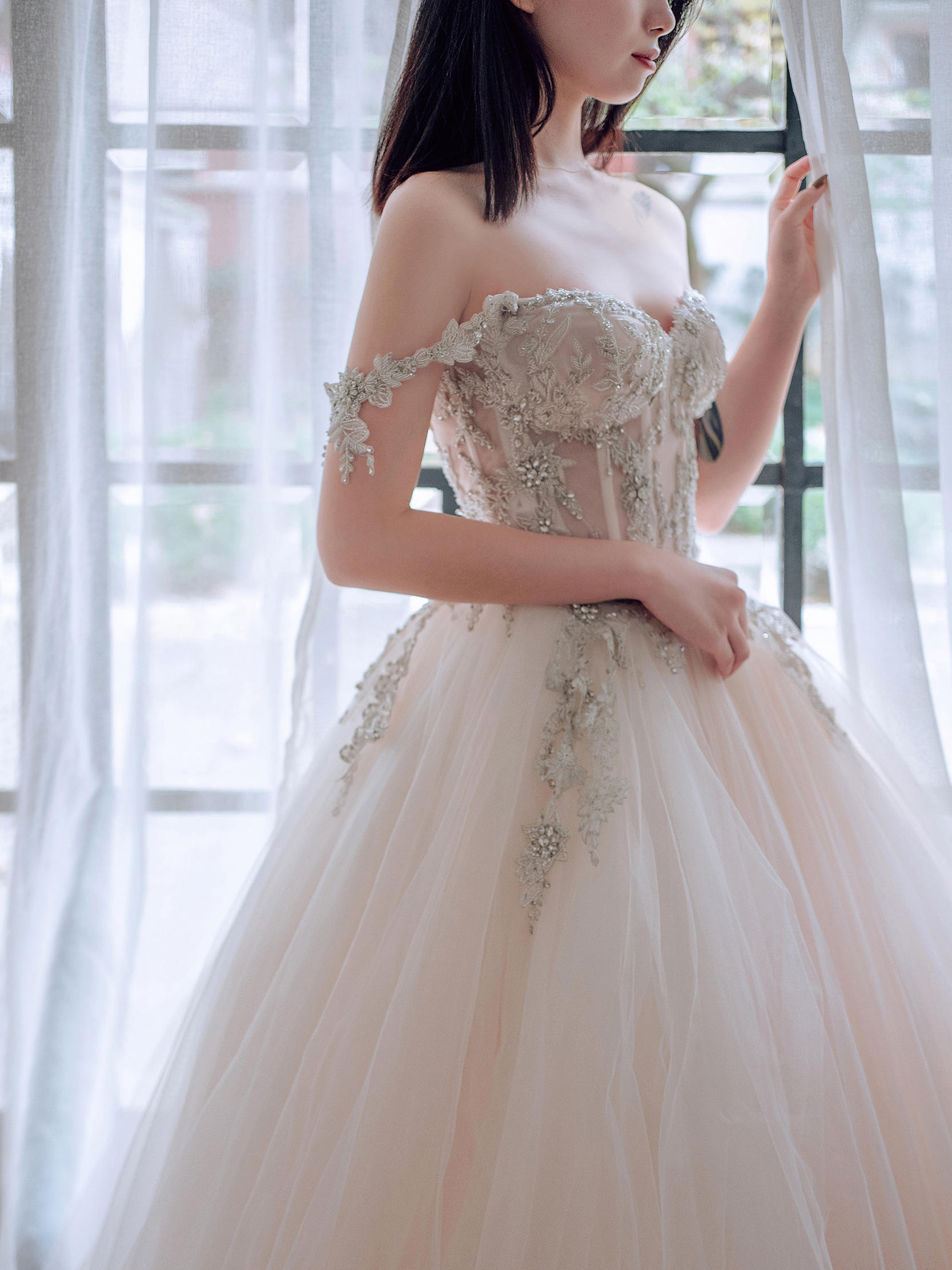 【也宁婚纱】2件套租赁  高定拖尾主纱版