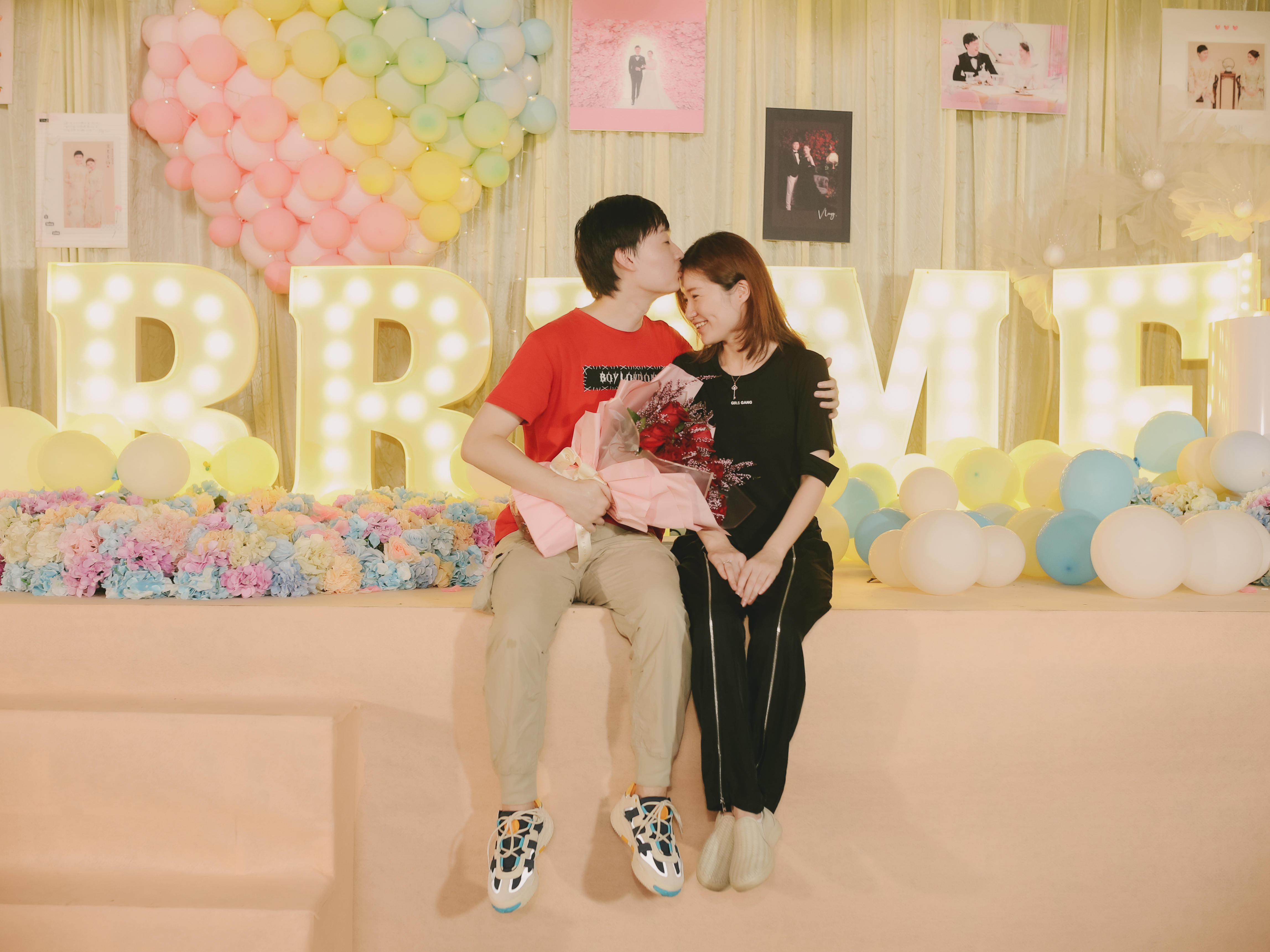 您男朋友给您点的专属外卖到了、麻烦您下楼取一下