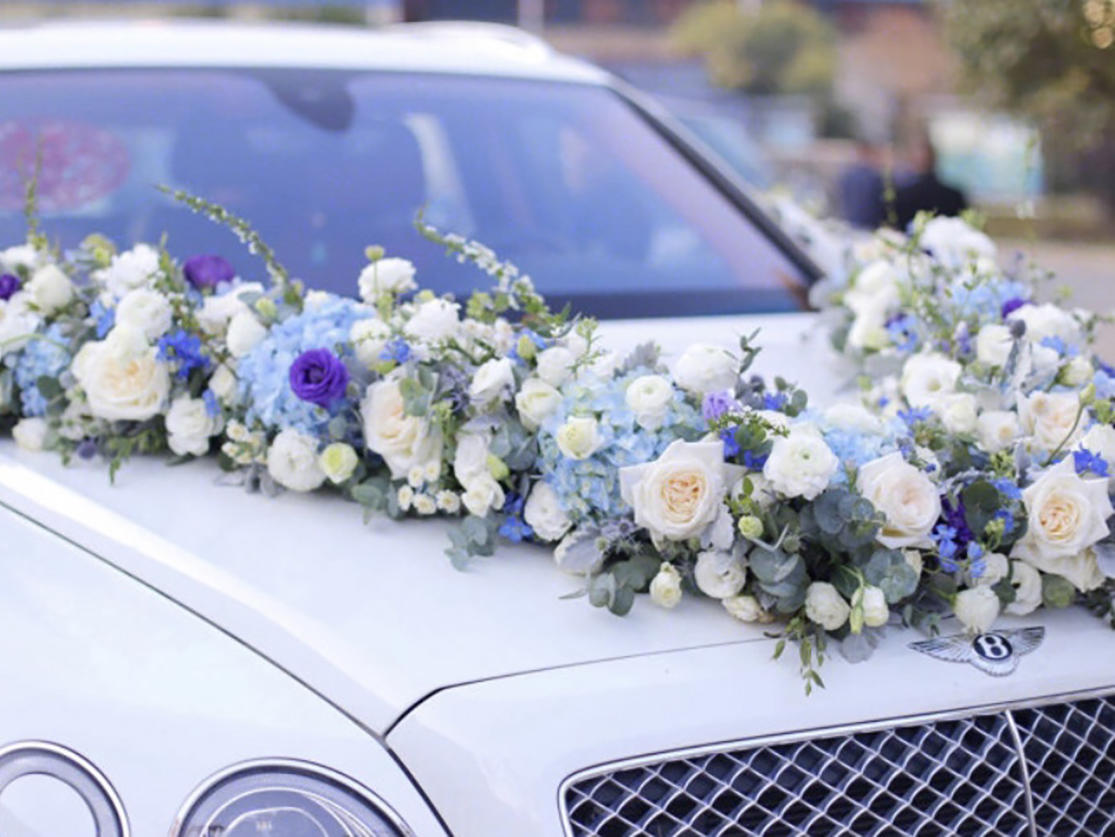 安花藝生活館大V形態(tài)婚車鮮花裝飾