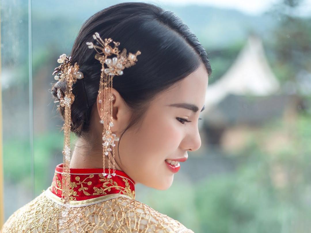 苏拉婚纱【资深档市内跟妆＋伴娘服＋妈妈妆1个】