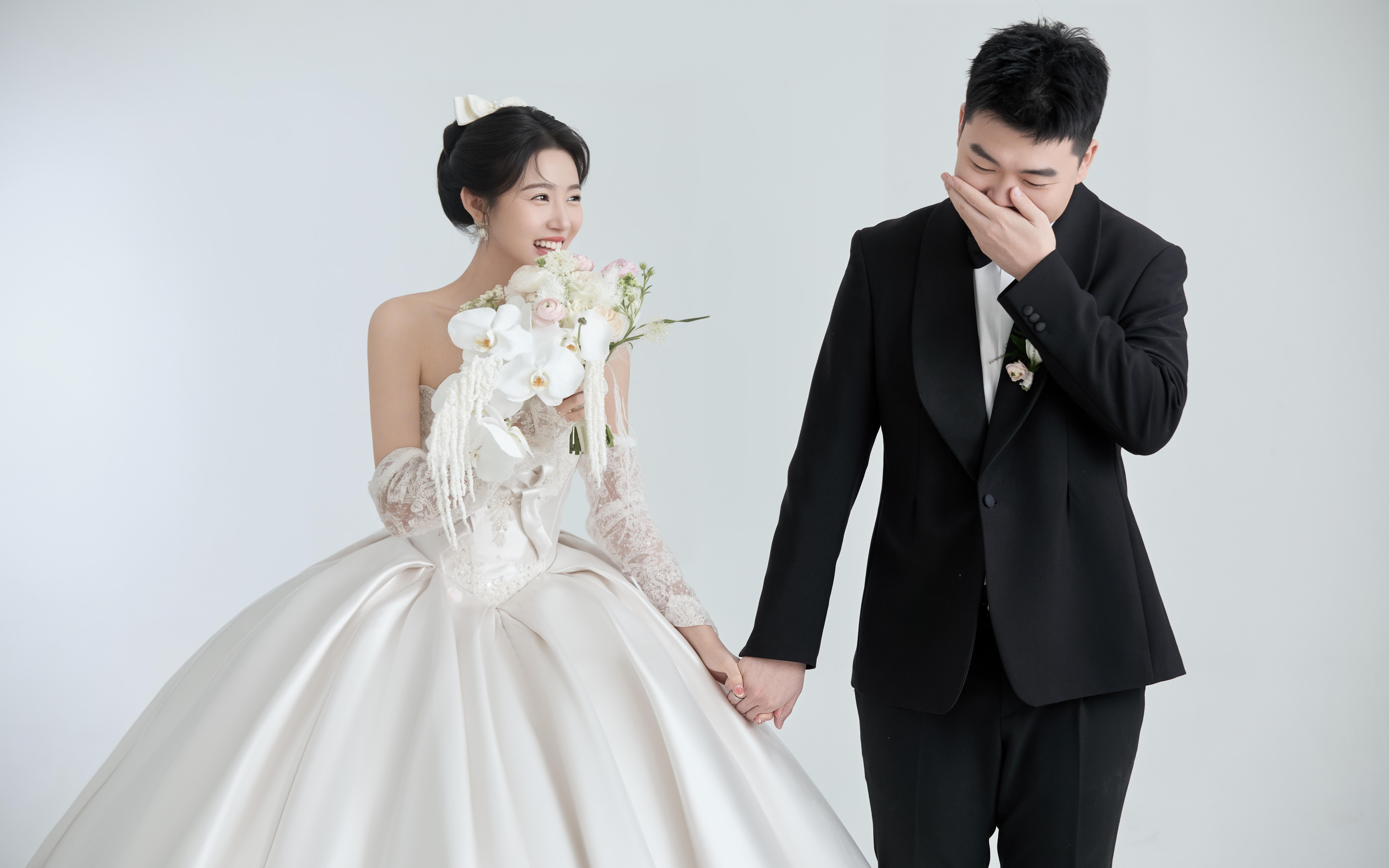 室內(nèi)純色婚紗照