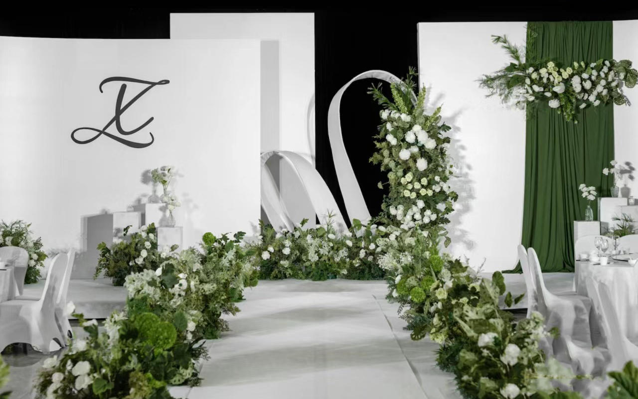 白绿色韩式简约风