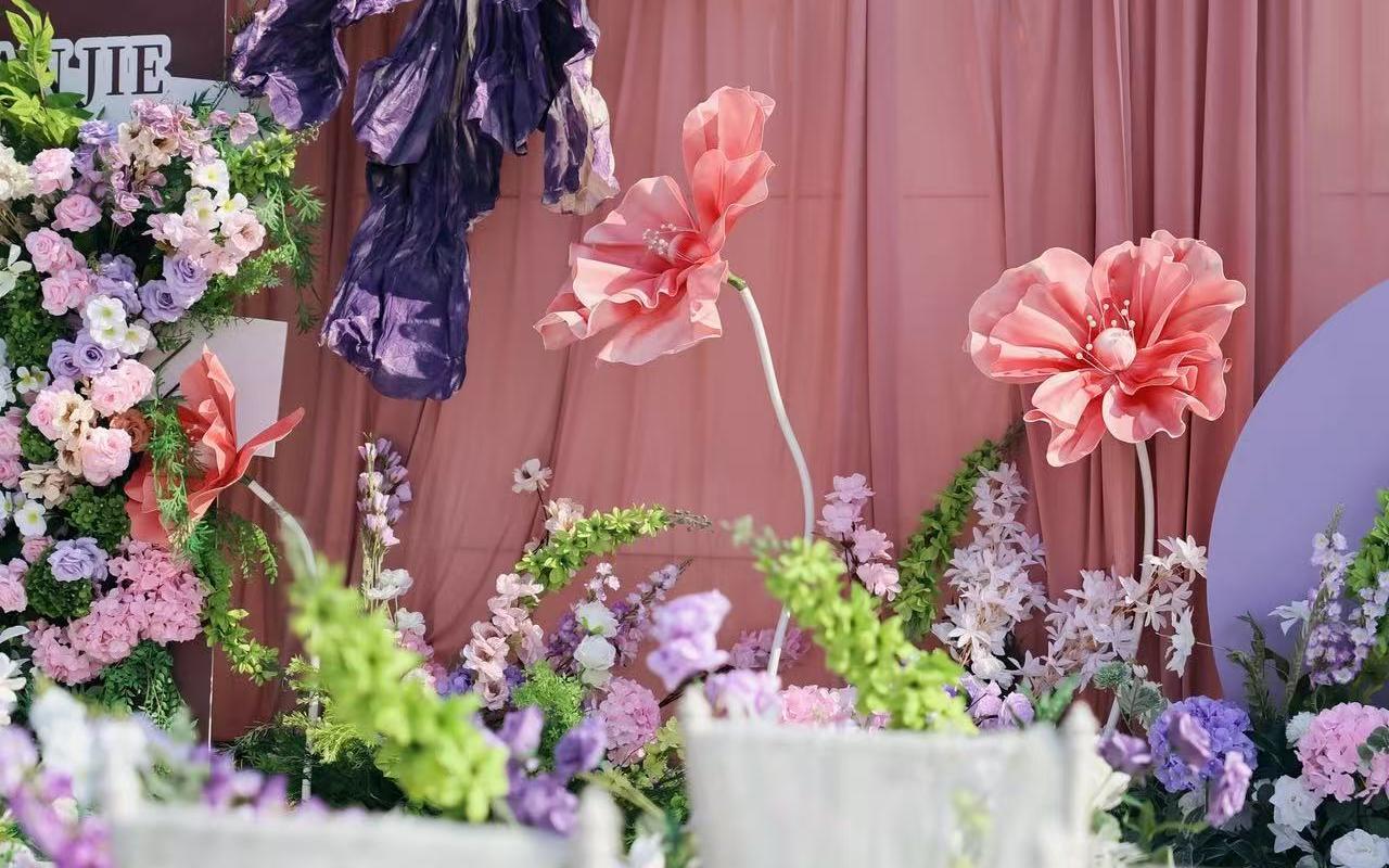 輕盈雅致室內(nèi)婚禮