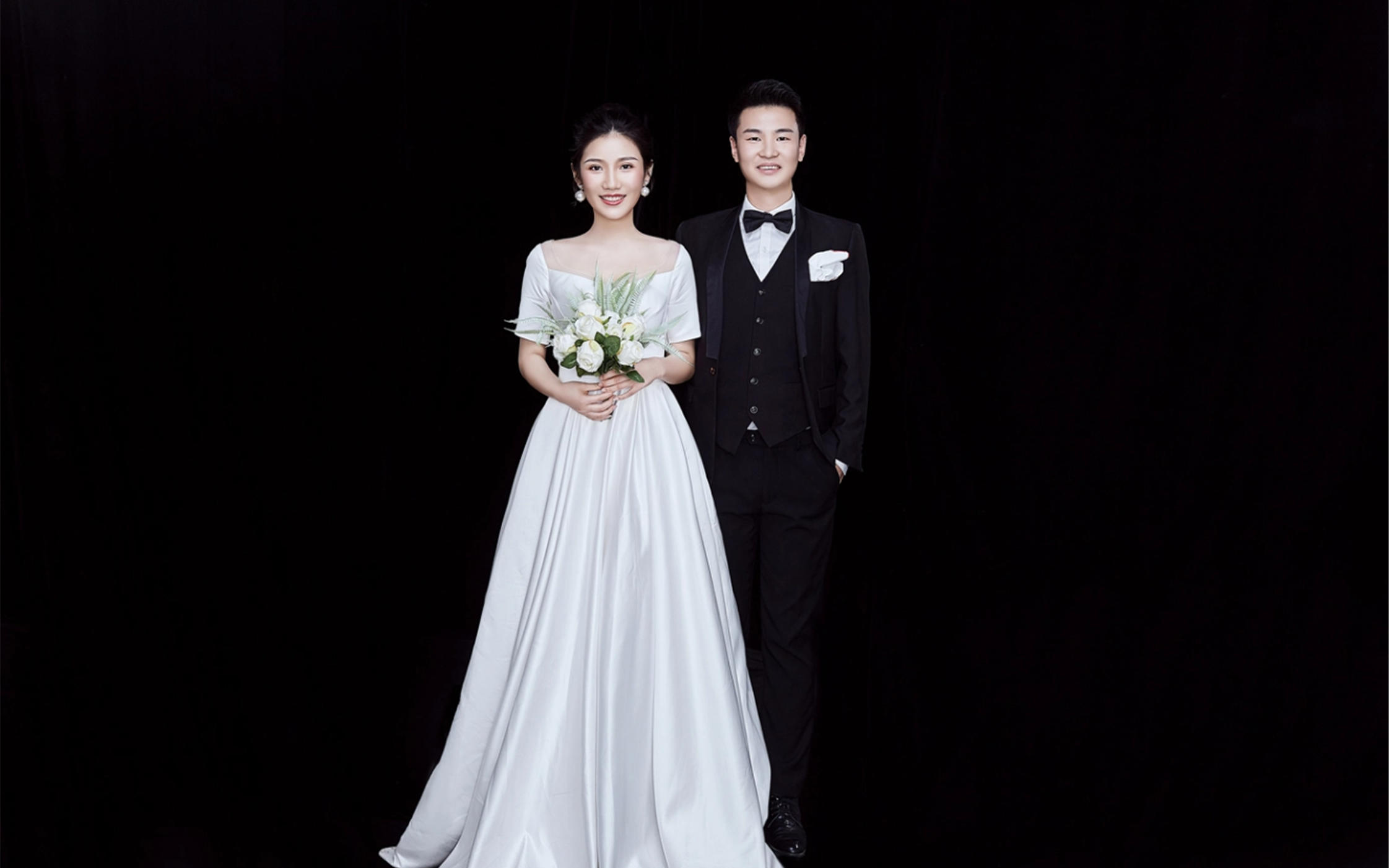 洛可可2999特惠婚纱照送婚礼当天总监跟妆