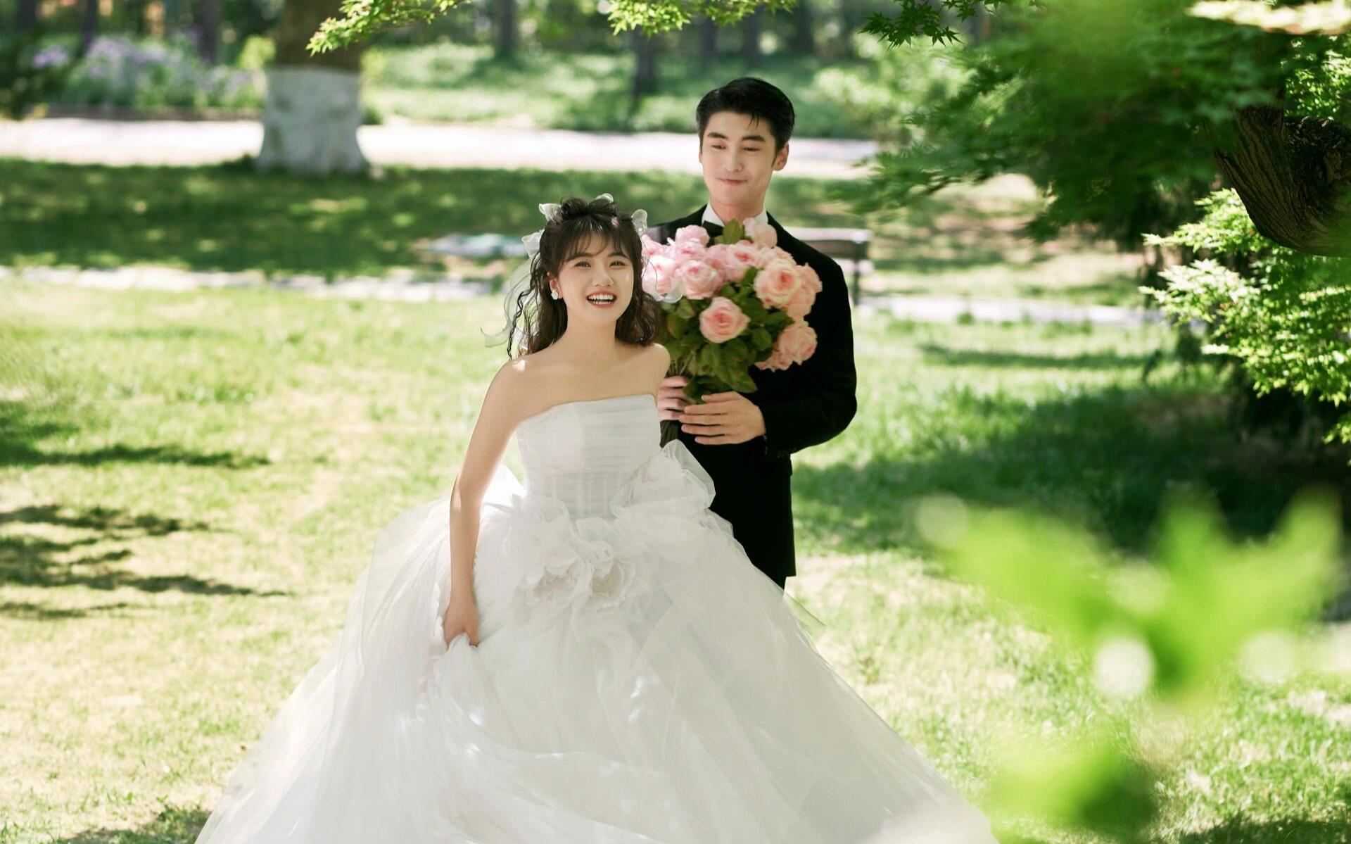【小仙女必拍的森系草坪婚纱照】