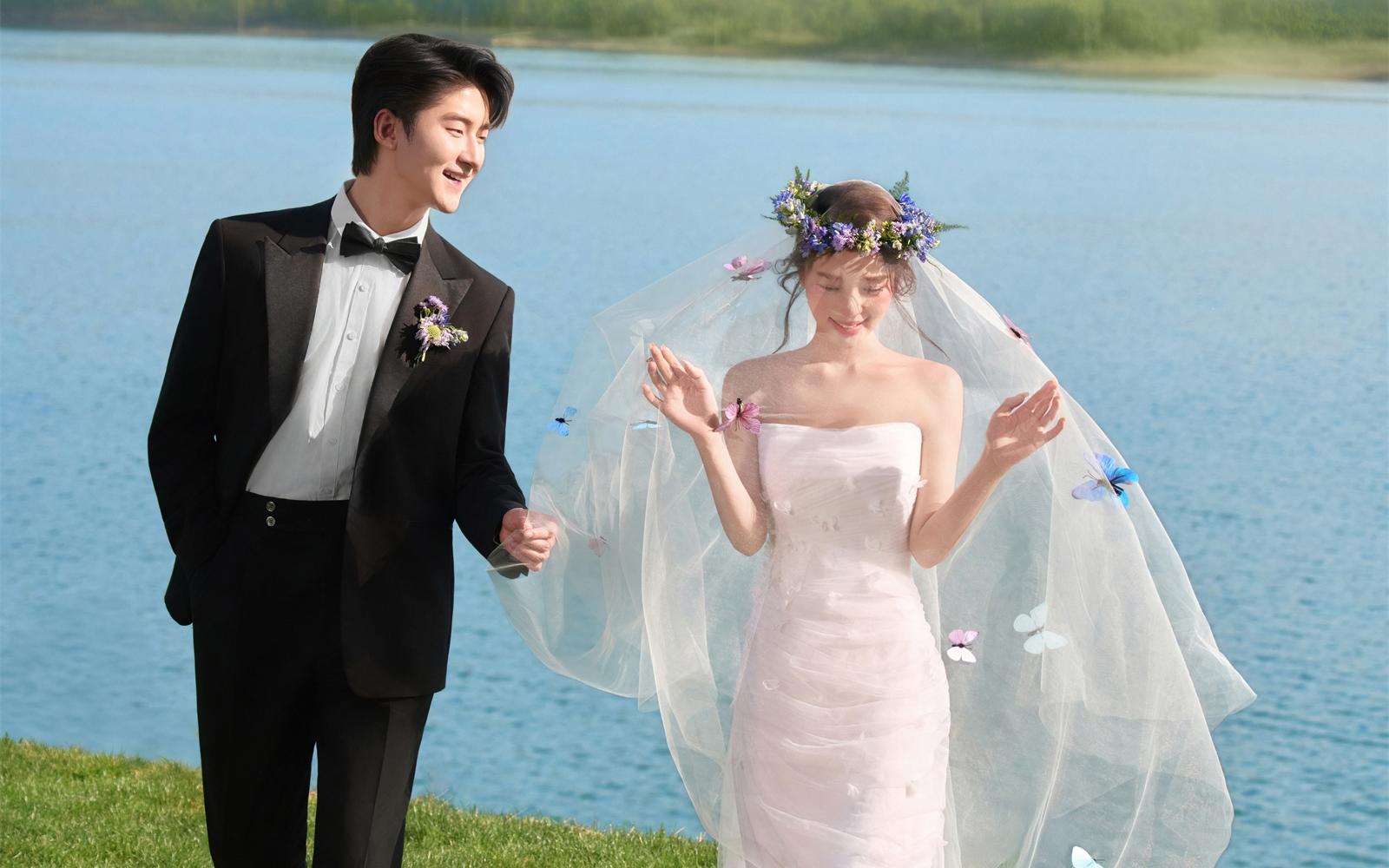 这套森系婚纱照也太仙了💐夏日限定湖景花环氛围感