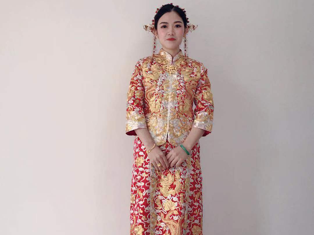 中式龙凤褂新娘造型 妆容大气典雅